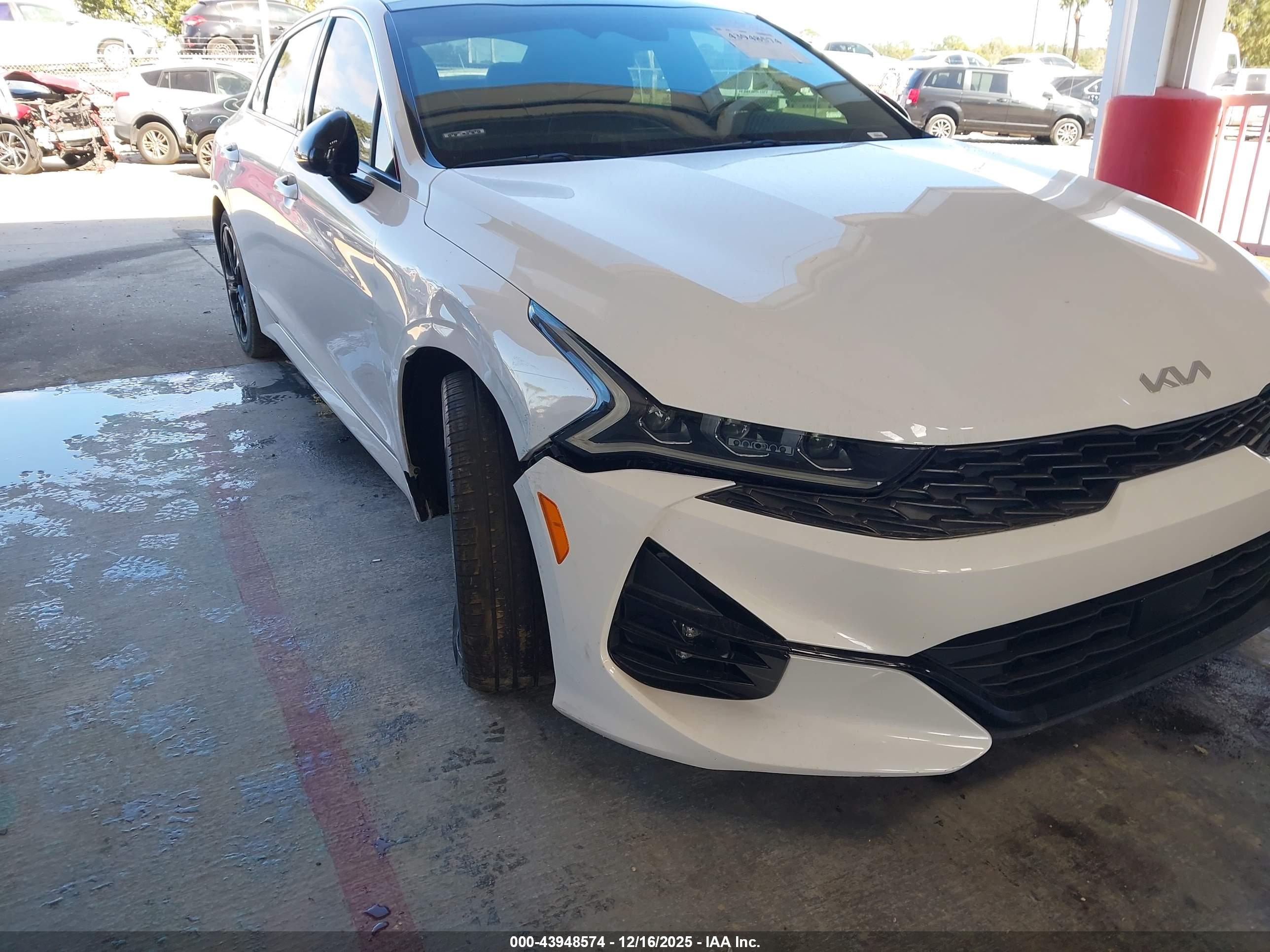 KIA K5 image 6