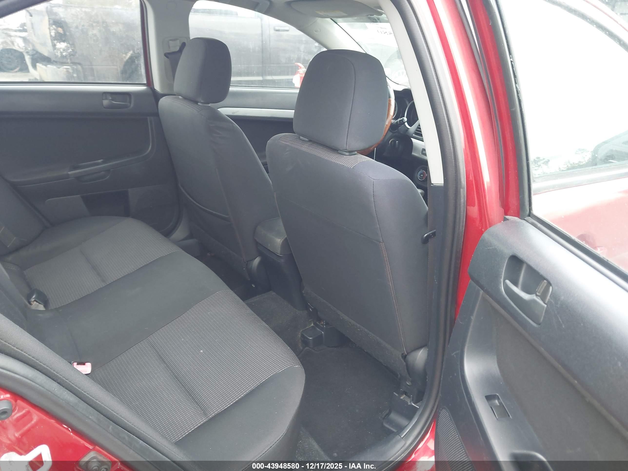 MITSUBISHI LANCER image 8