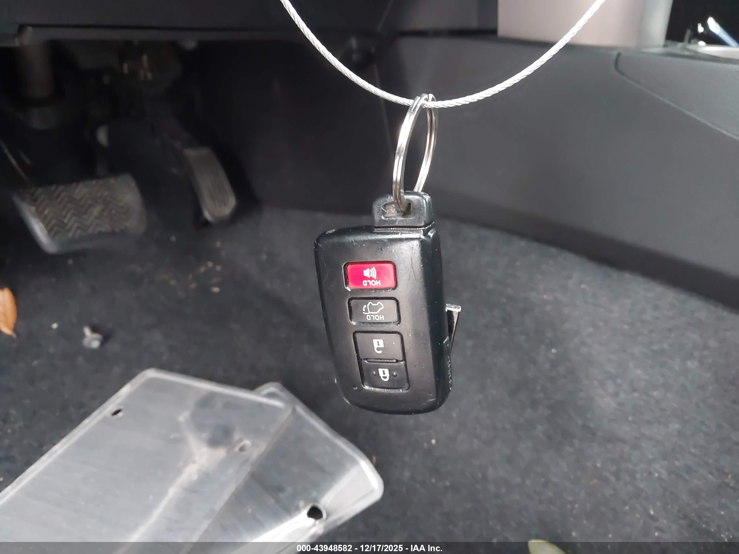 TOYOTA RAV4 image 11