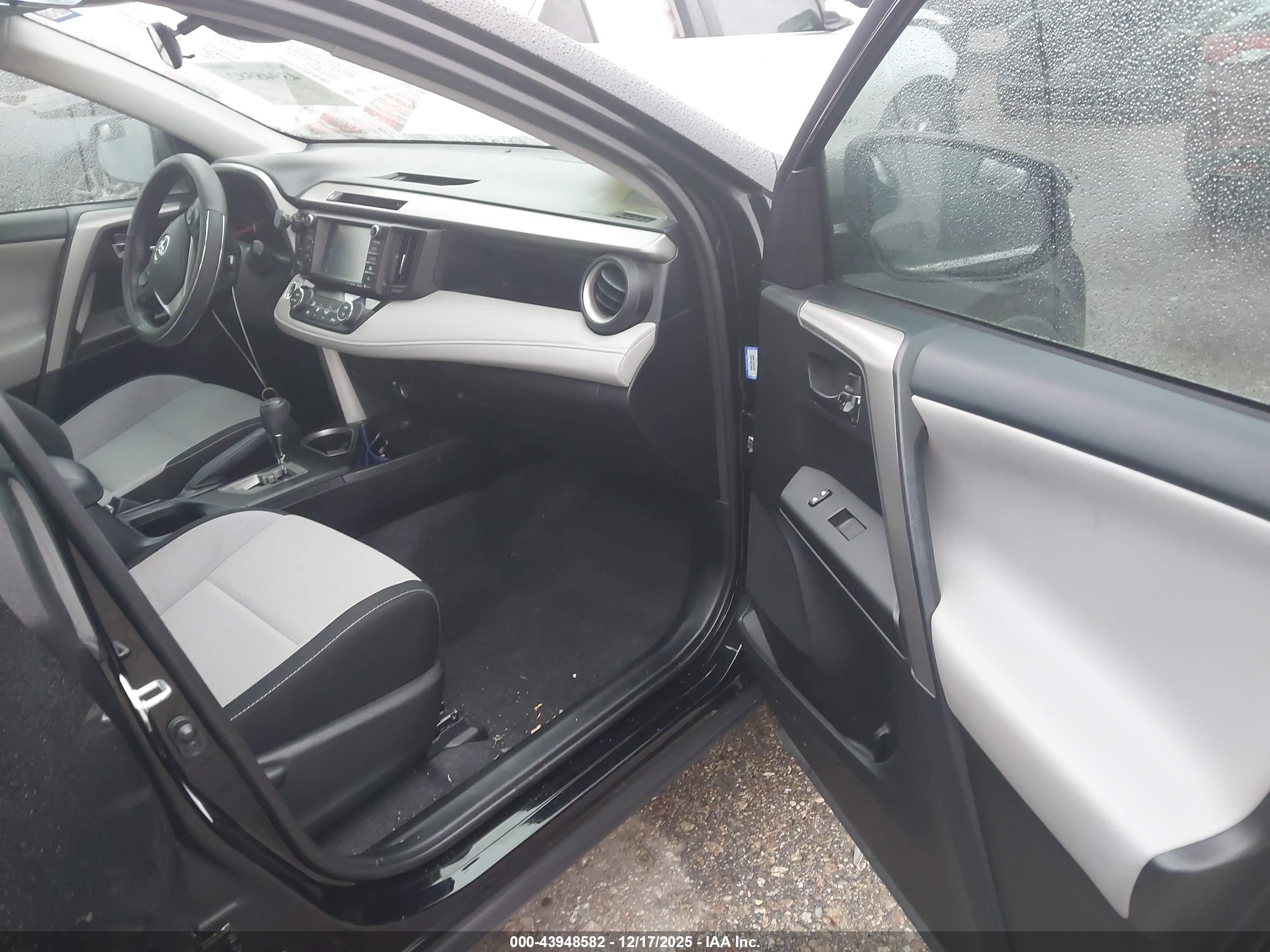 TOYOTA RAV4 image 5