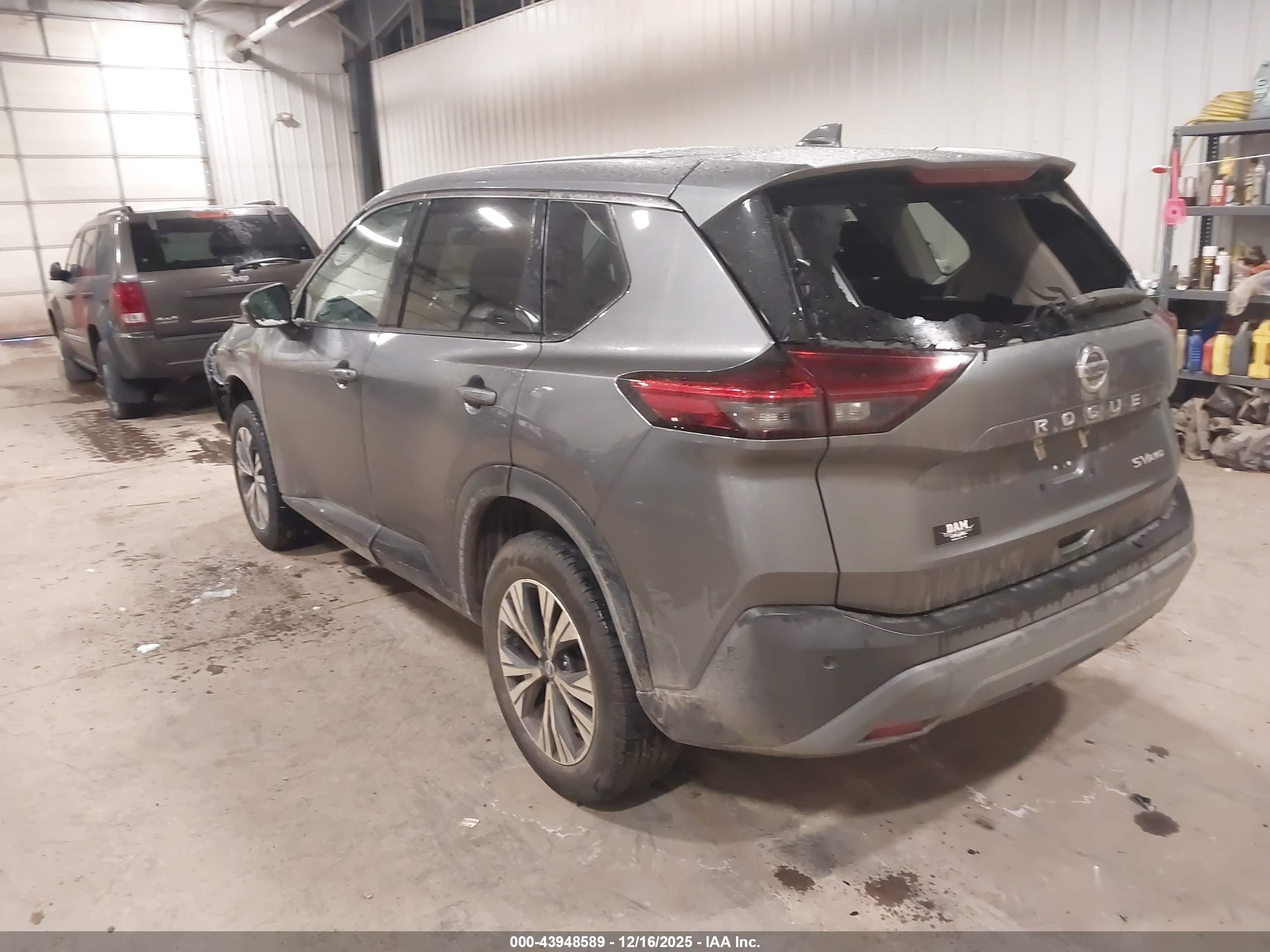 NISSAN ROGUE image 3
