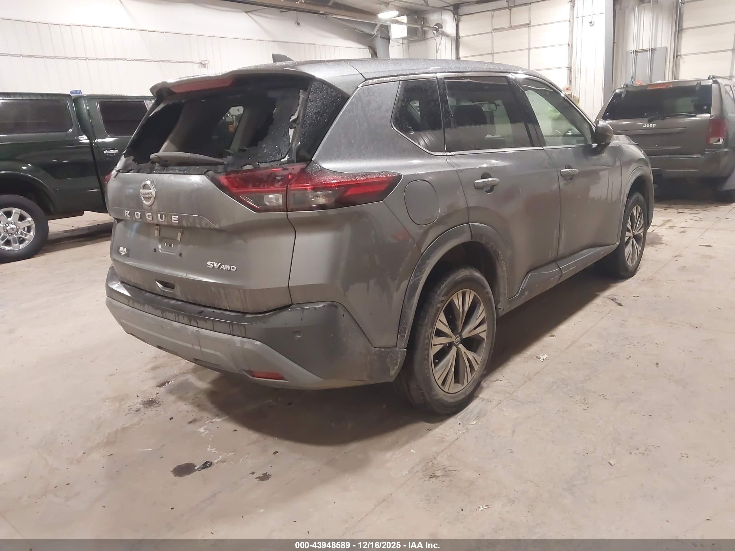 NISSAN ROGUE image 4