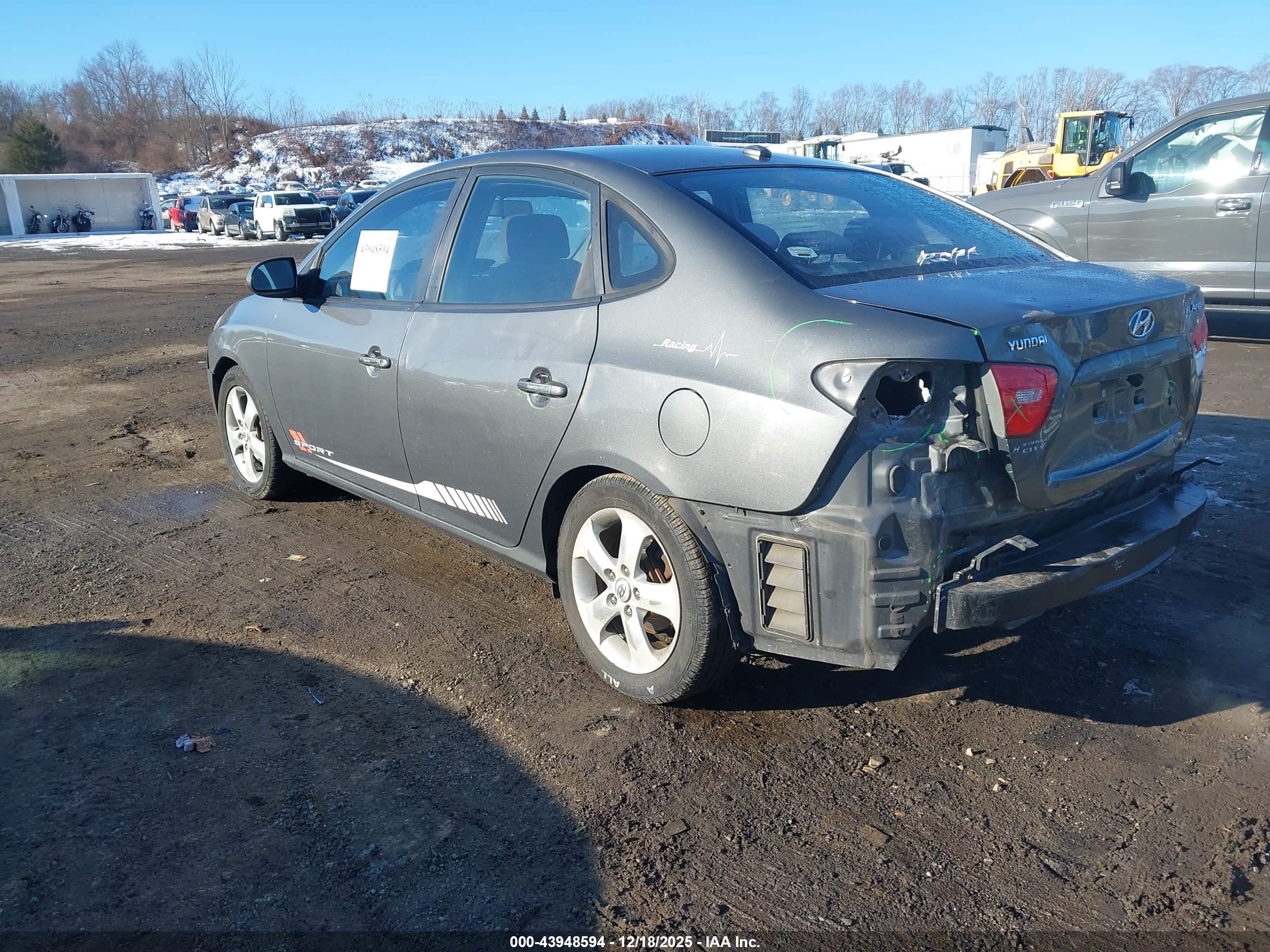 HYUNDAI ELANTRA image 3