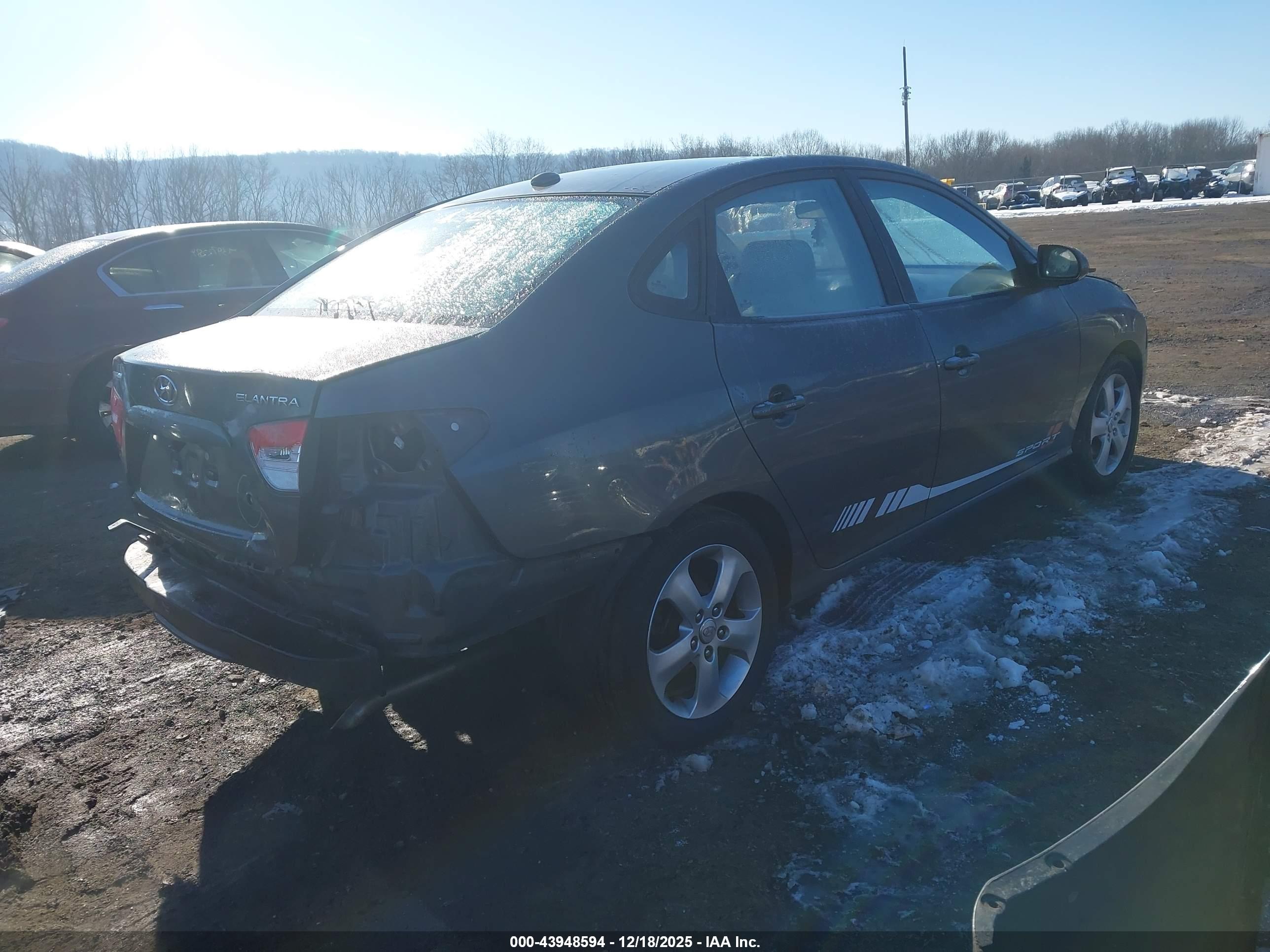 HYUNDAI ELANTRA image 4