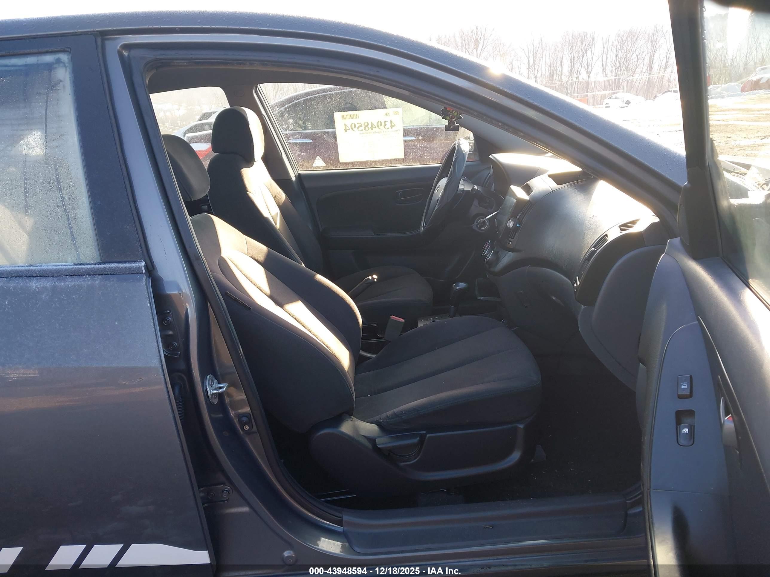 HYUNDAI ELANTRA image 5
