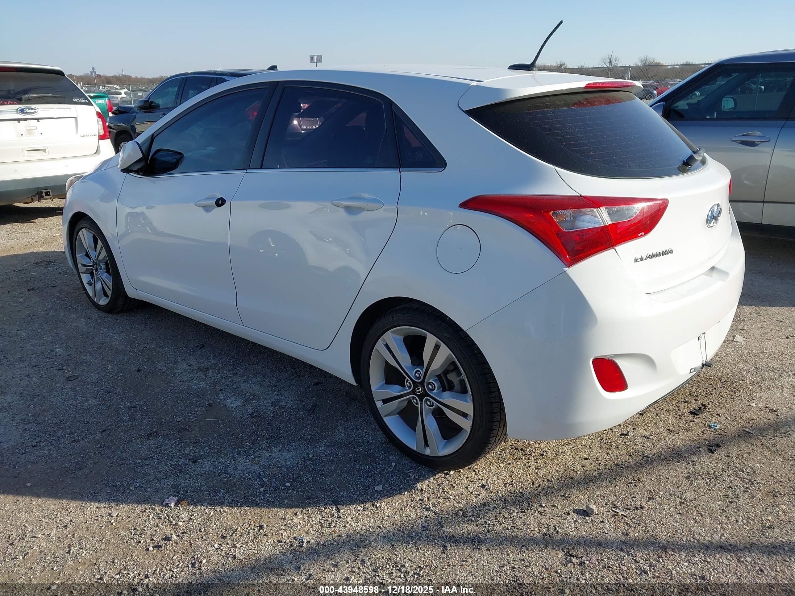 HYUNDAI ELANTRA image 3
