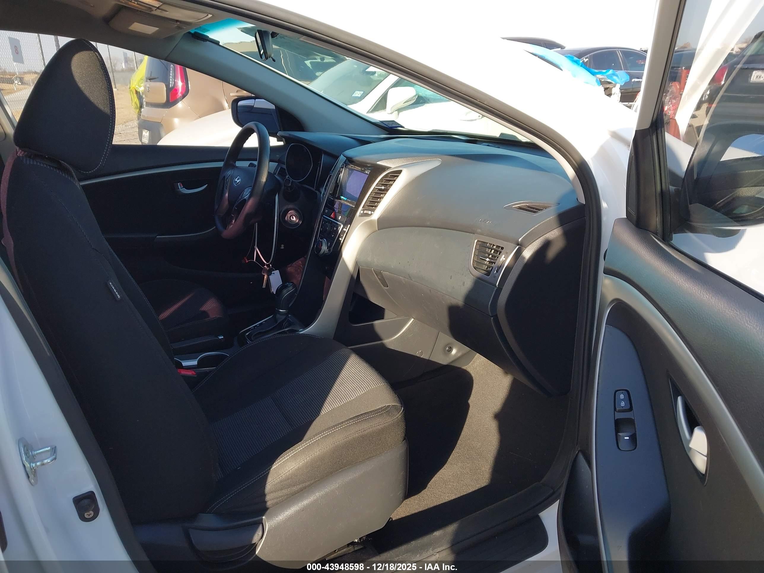 HYUNDAI ELANTRA image 5