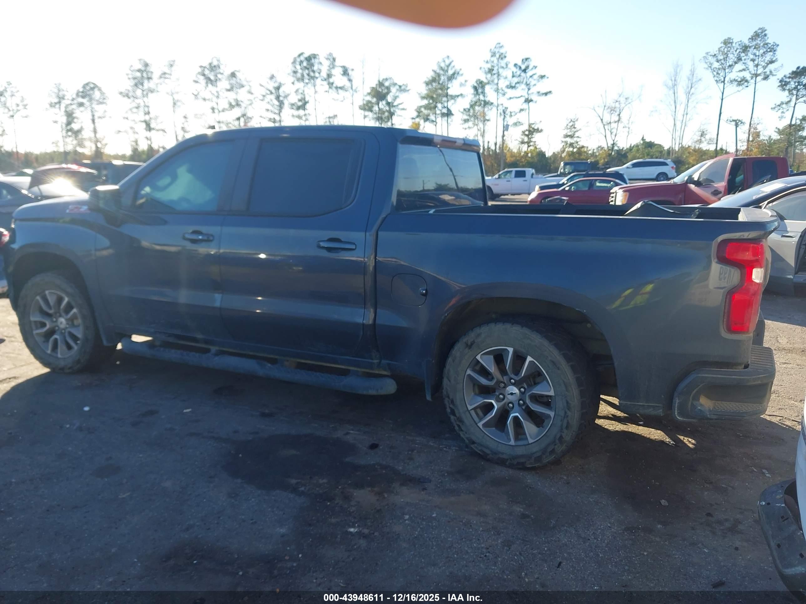 CHEVROLET SILVERADO image 3