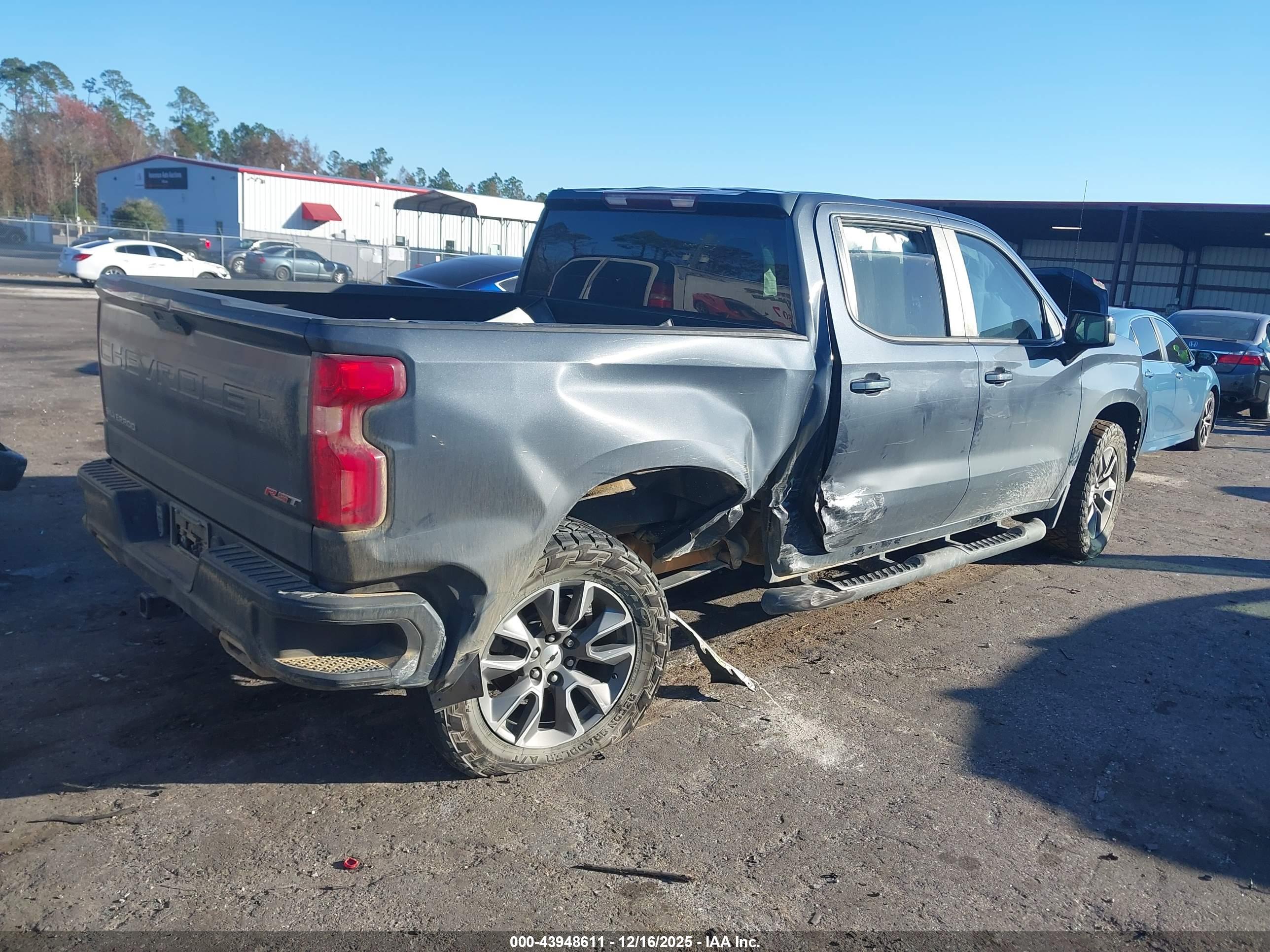 CHEVROLET SILVERADO image 4