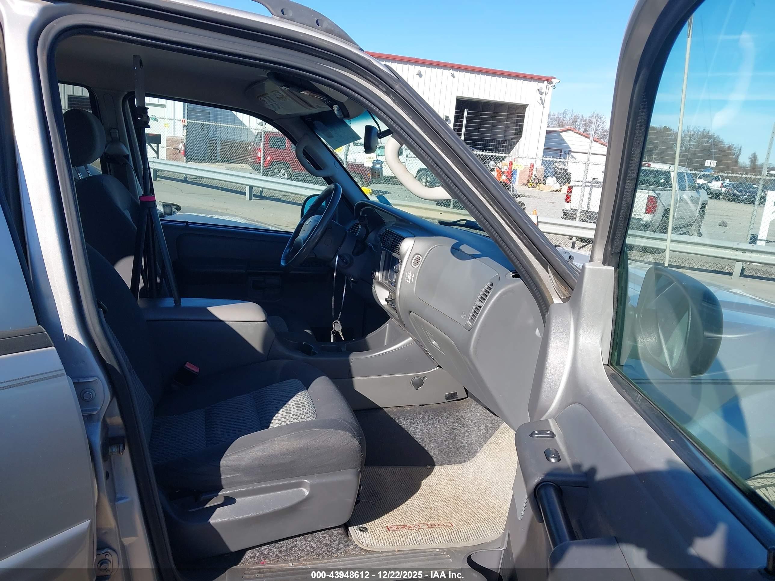 FORD EXPLORER image 5