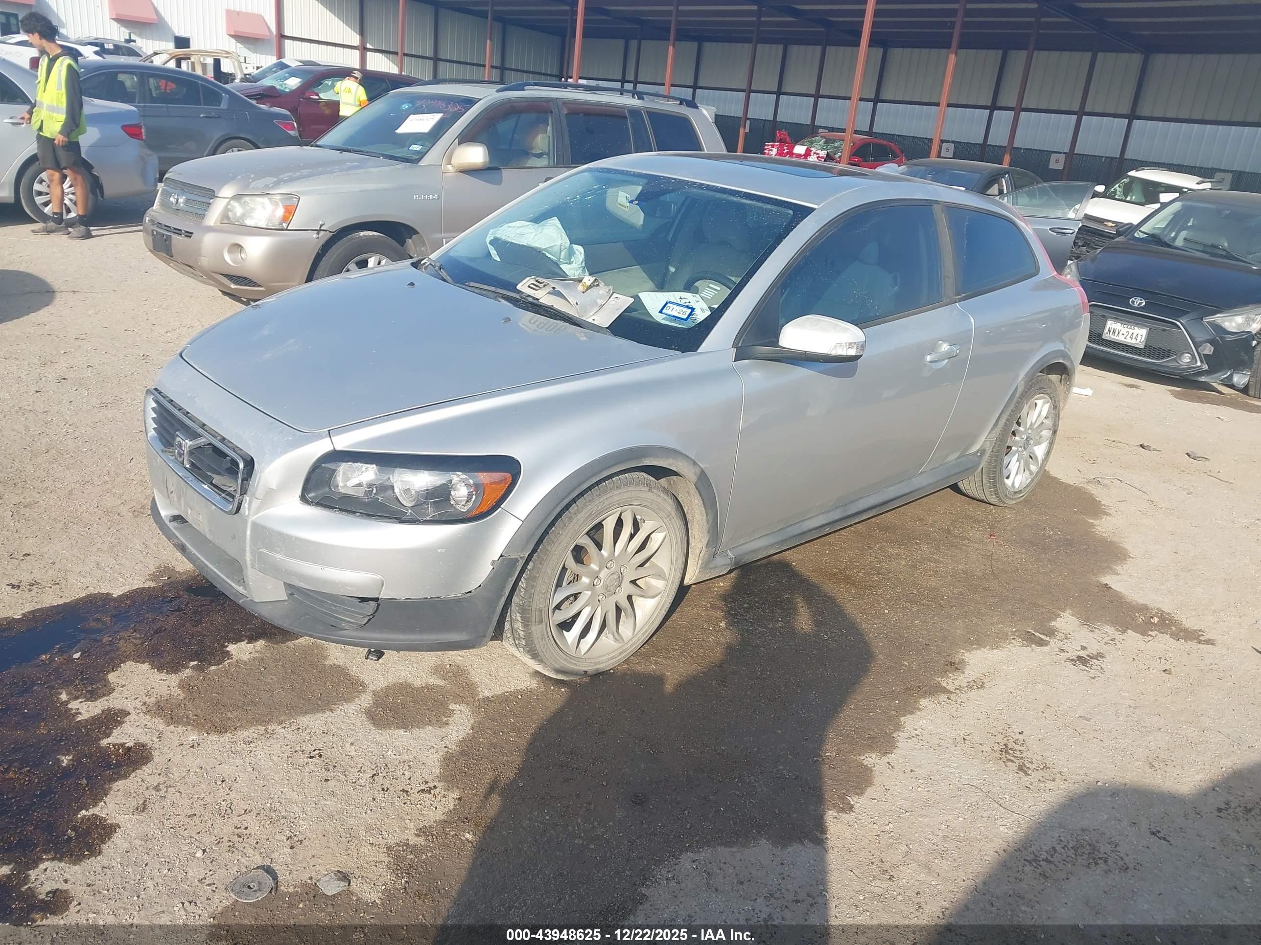 VOLVO C30 image 2