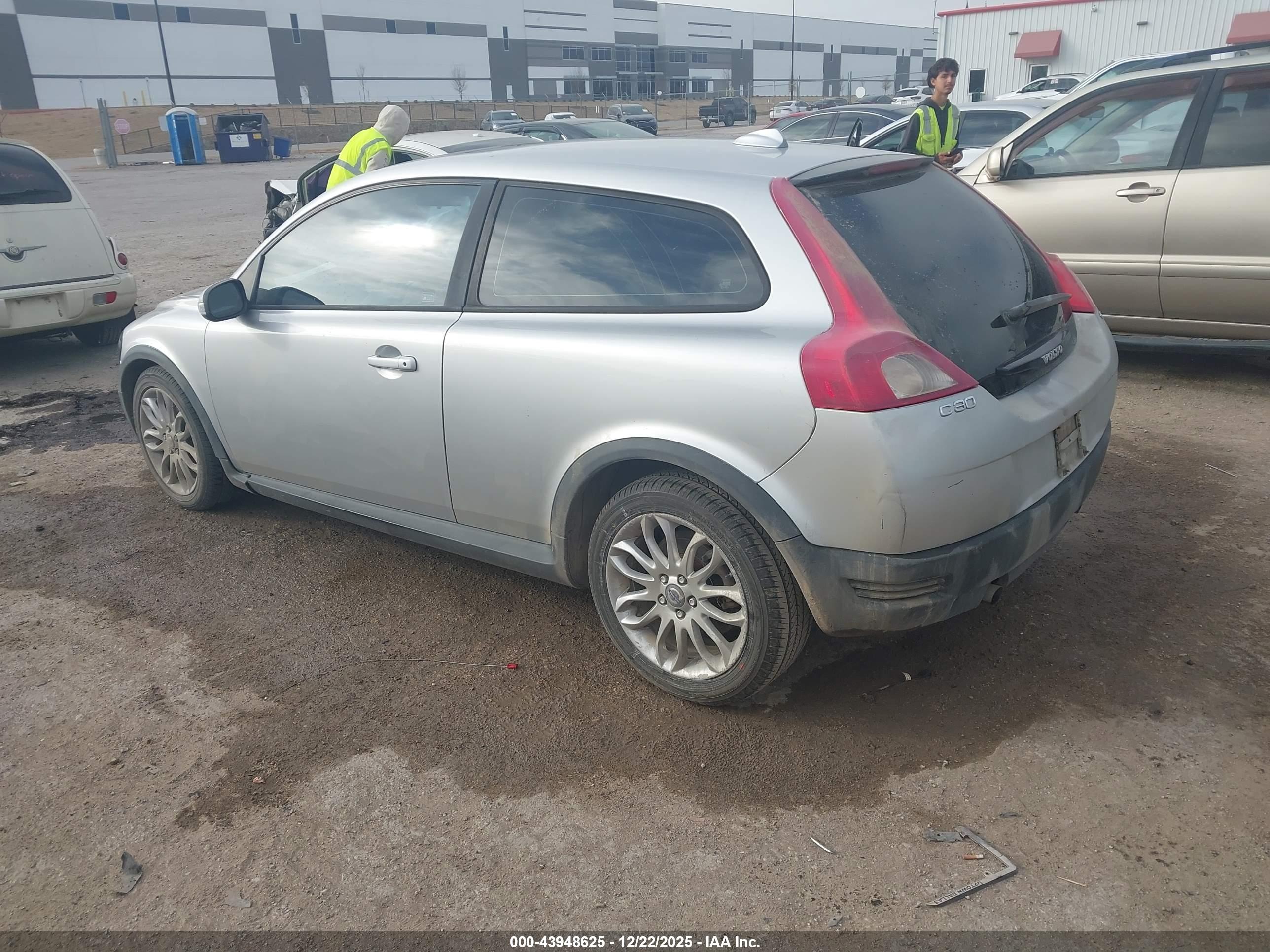 VOLVO C30 image 3