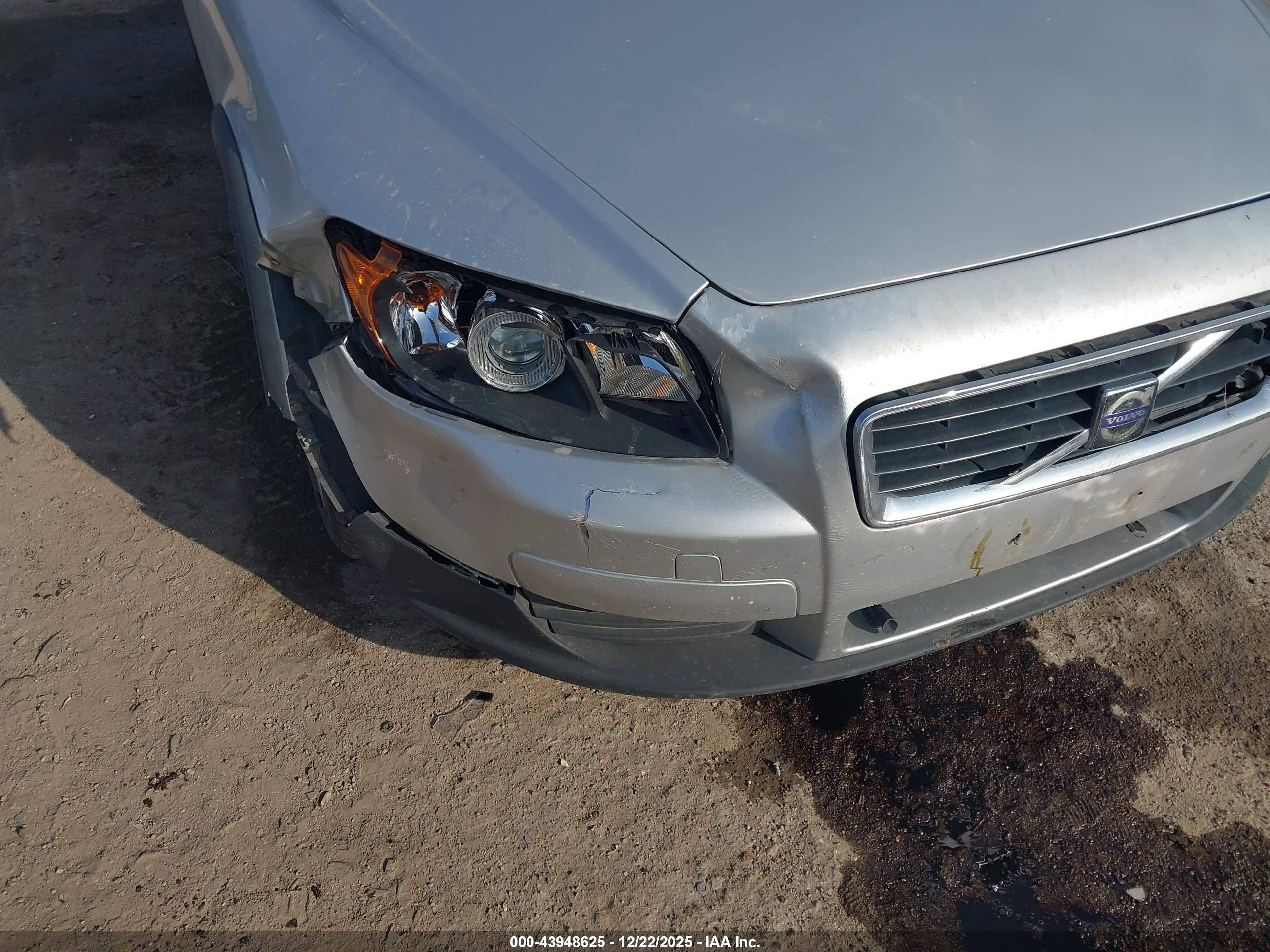 VOLVO C30 image 6