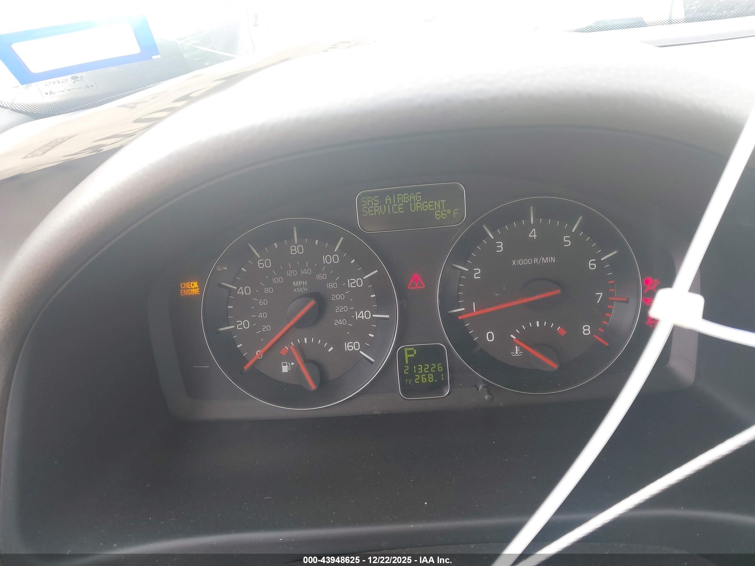 VOLVO C30 image 7