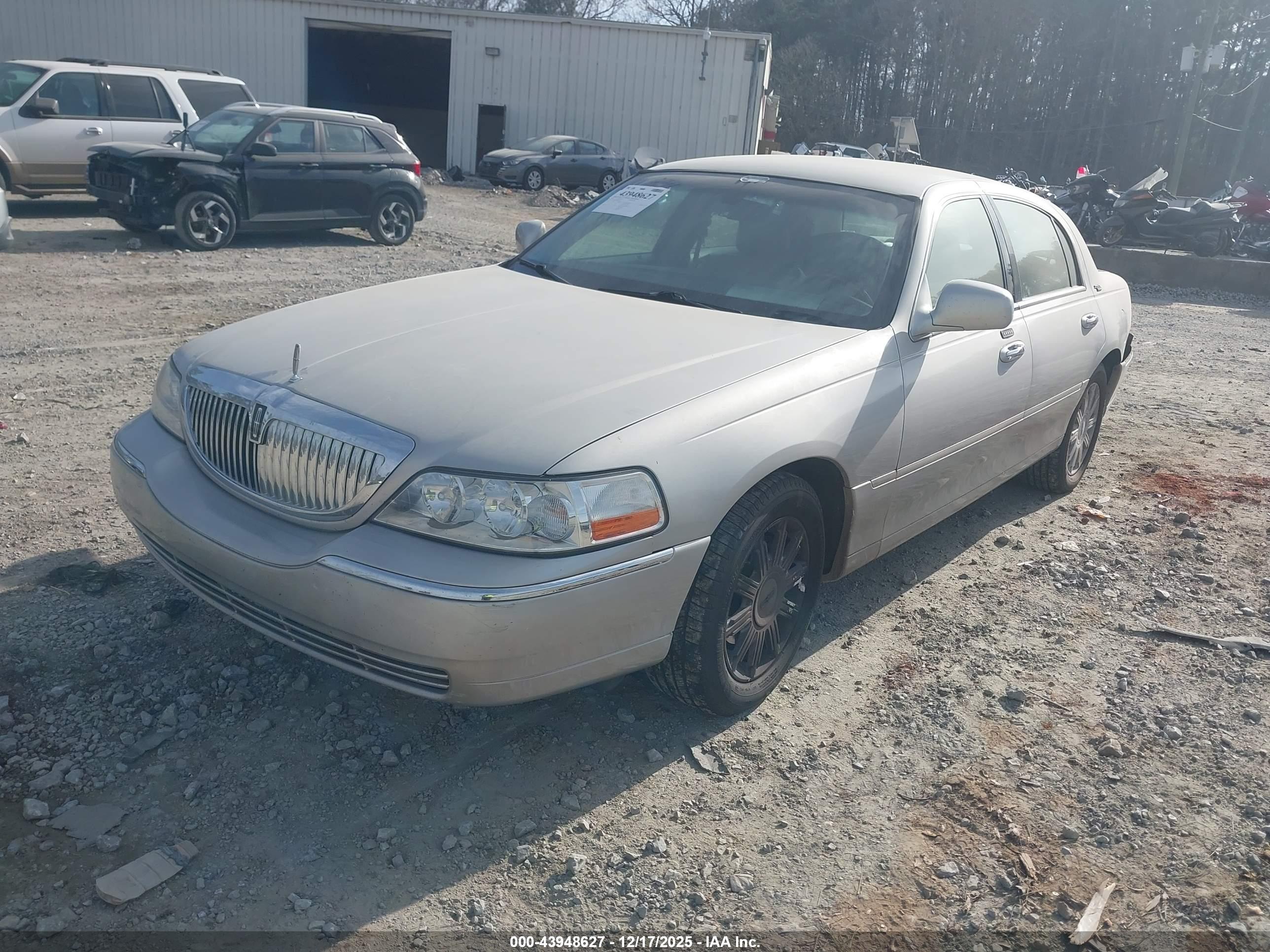 LINCOLN TOWN image 2