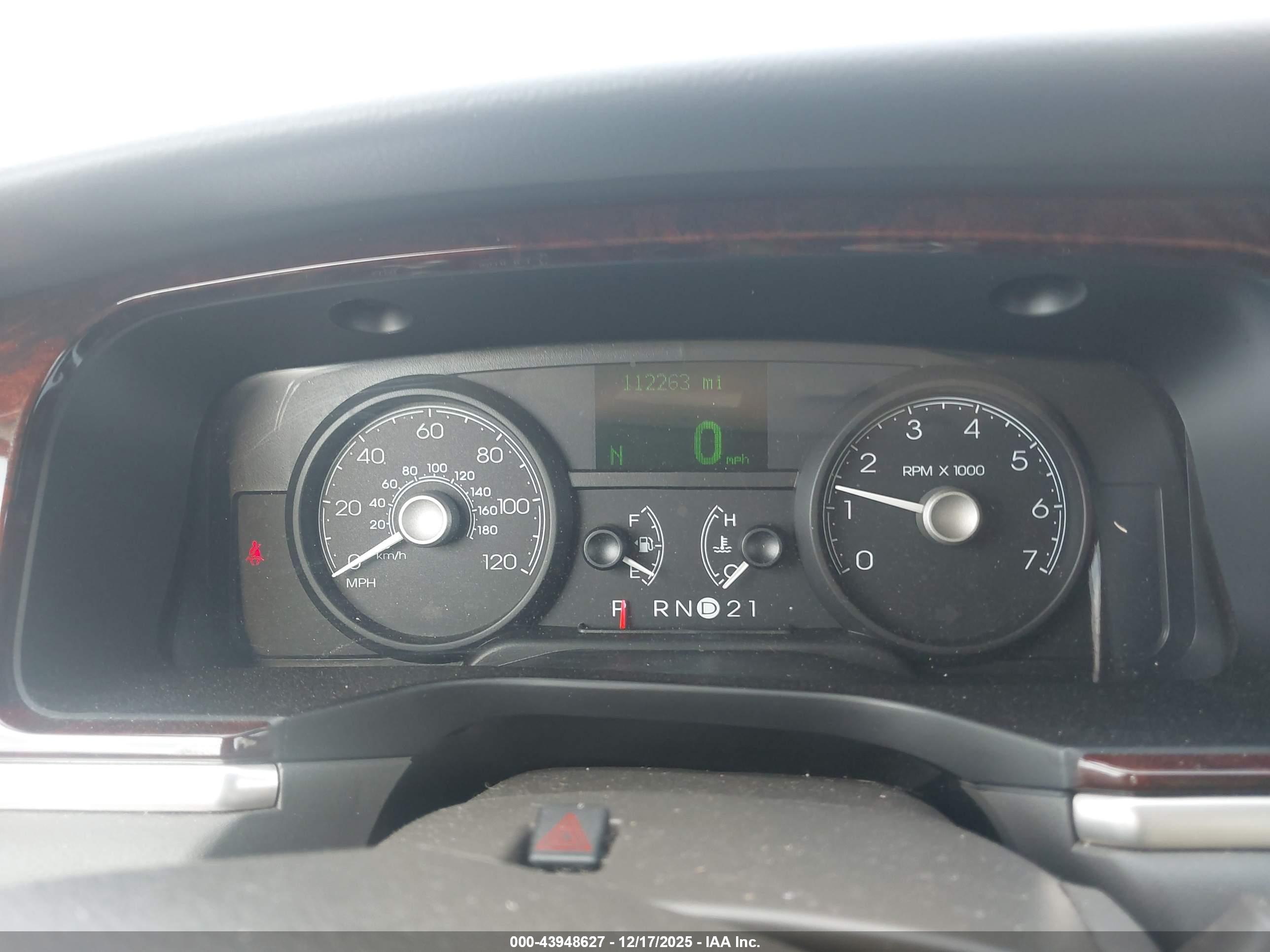 LINCOLN TOWN image 7