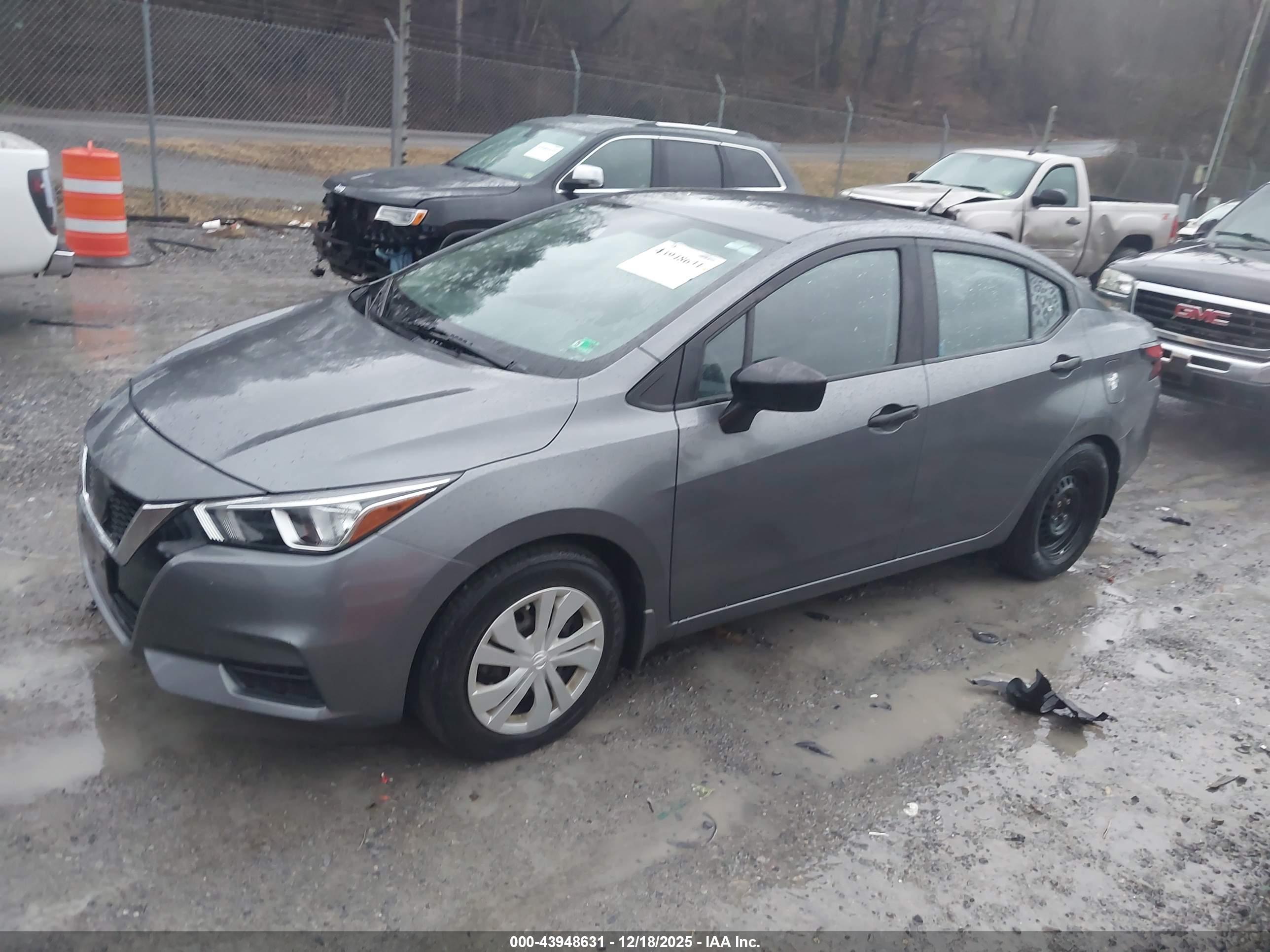 NISSAN VERSA image 2