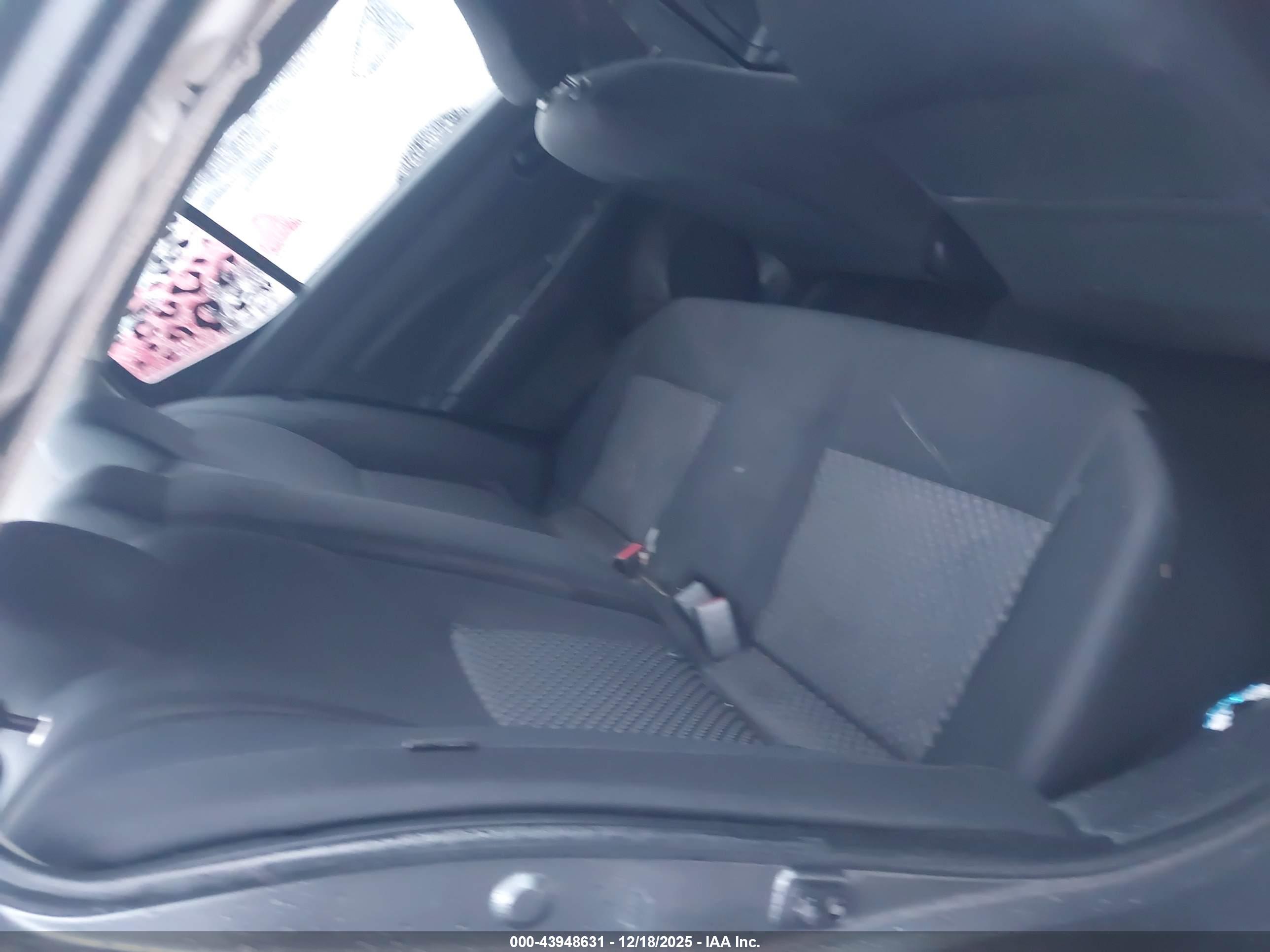 NISSAN VERSA image 8