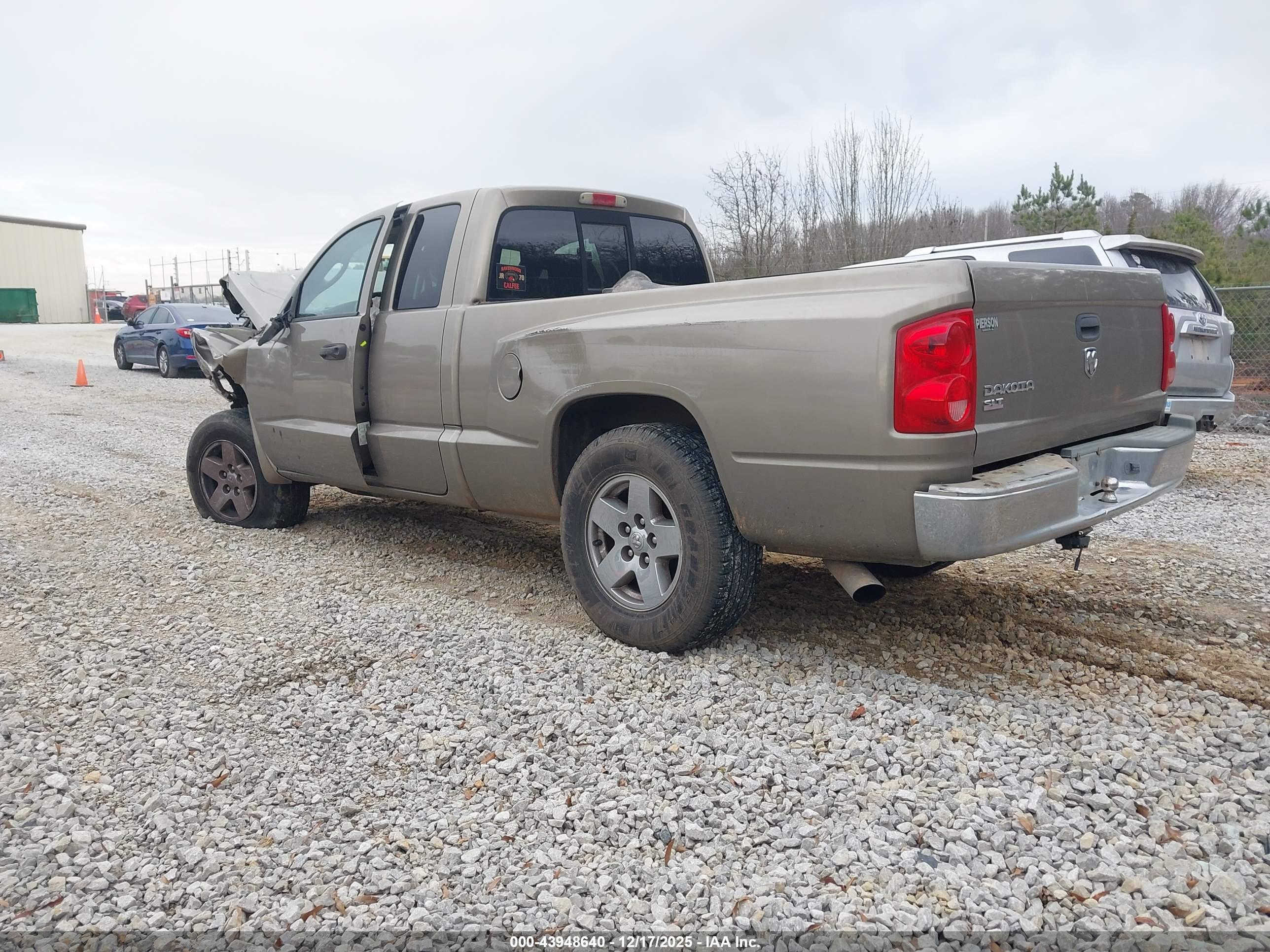 DODGE DAKOTA image 3