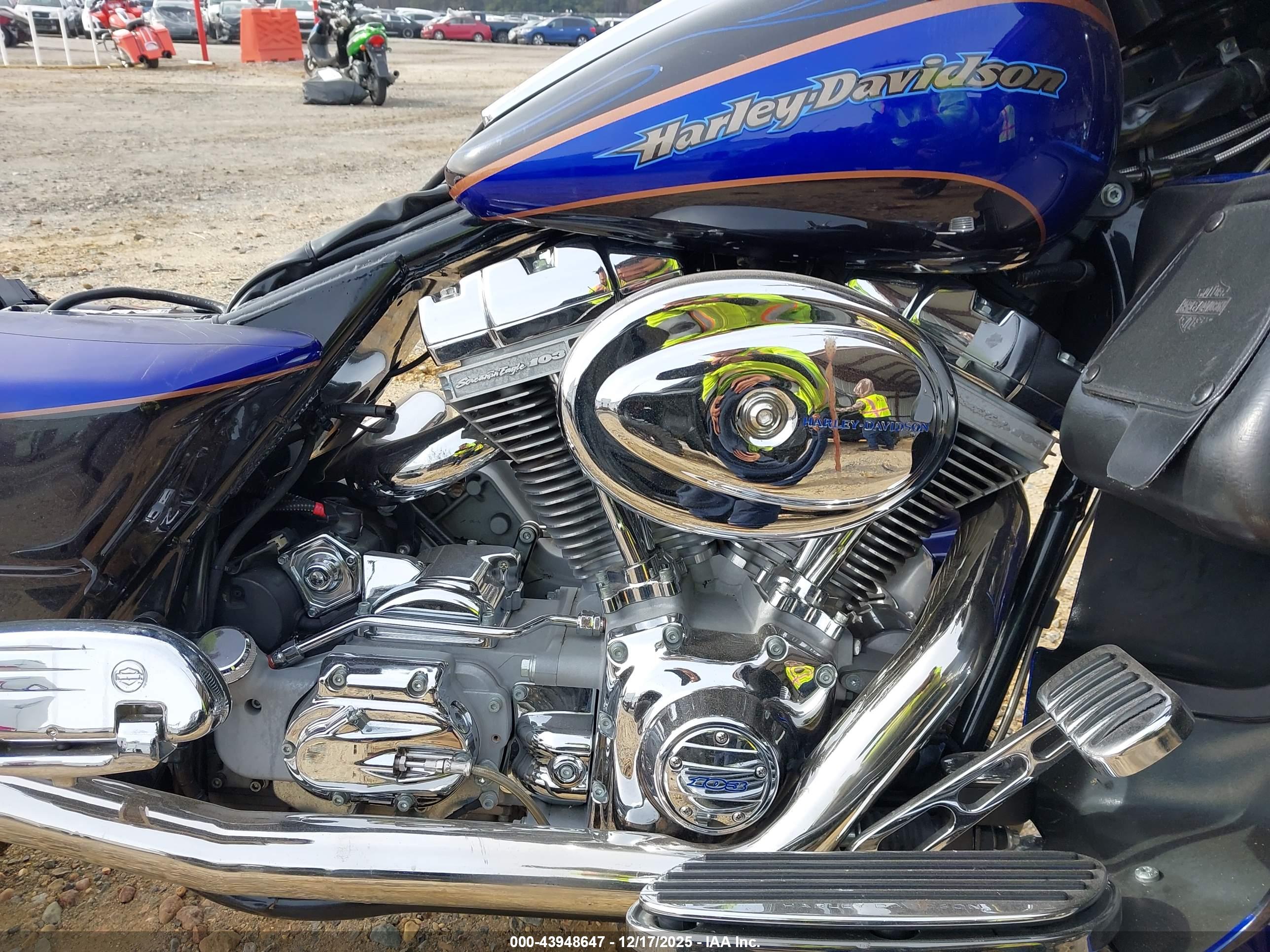 HARLEY-DAVIDSON FLHTCSE image 8