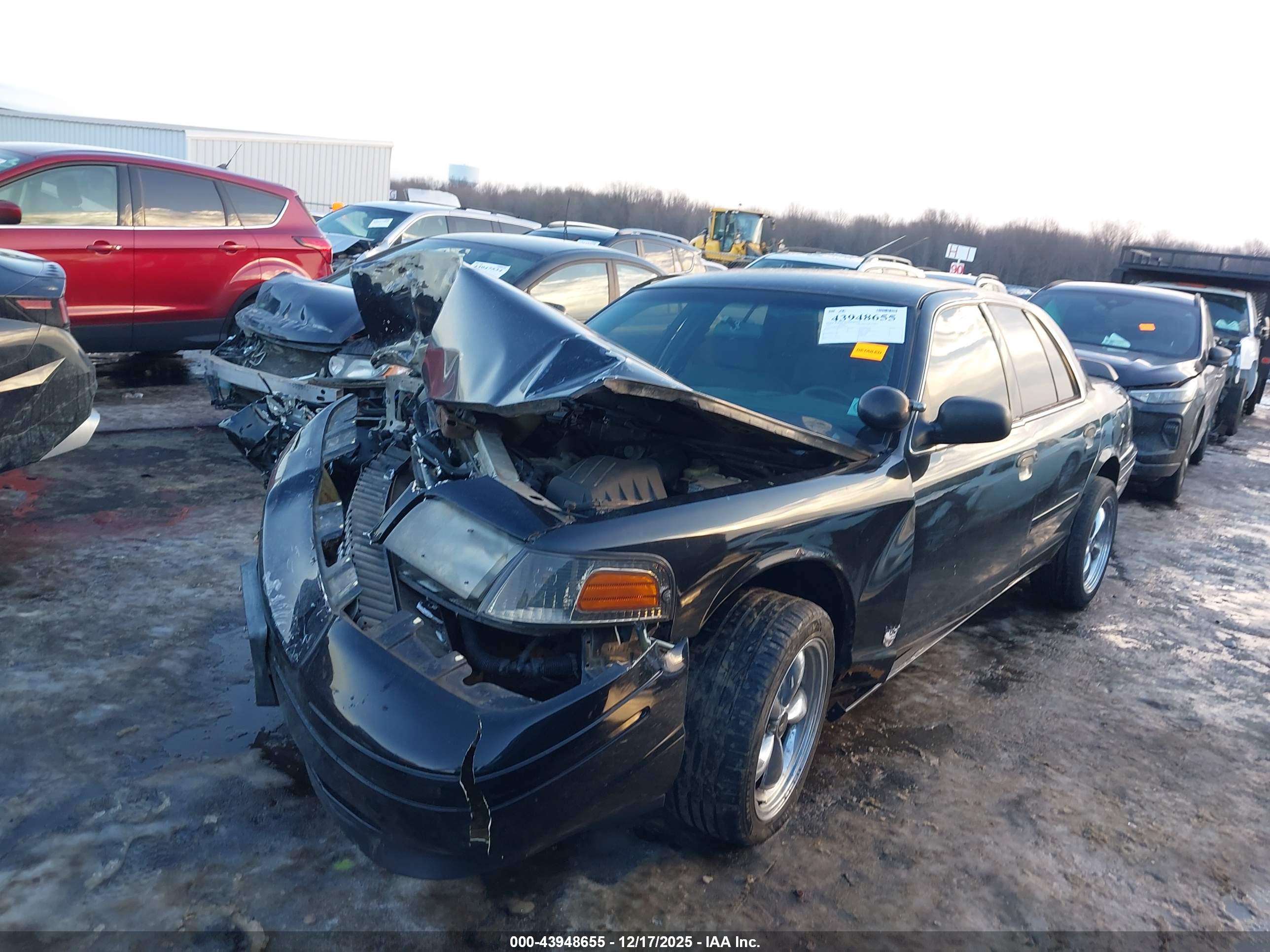 FORD CROWN image 2