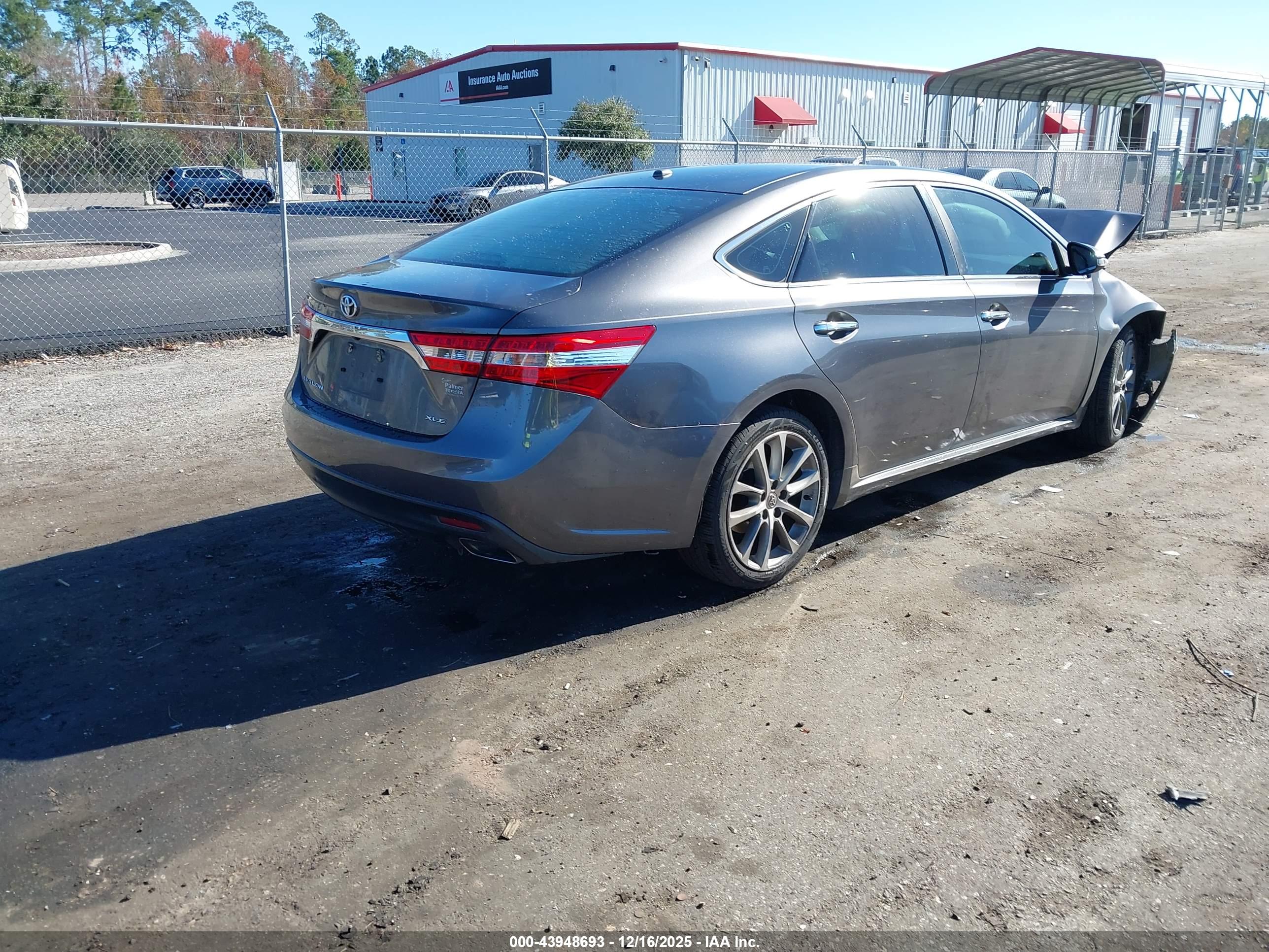 TOYOTA AVALON image 4