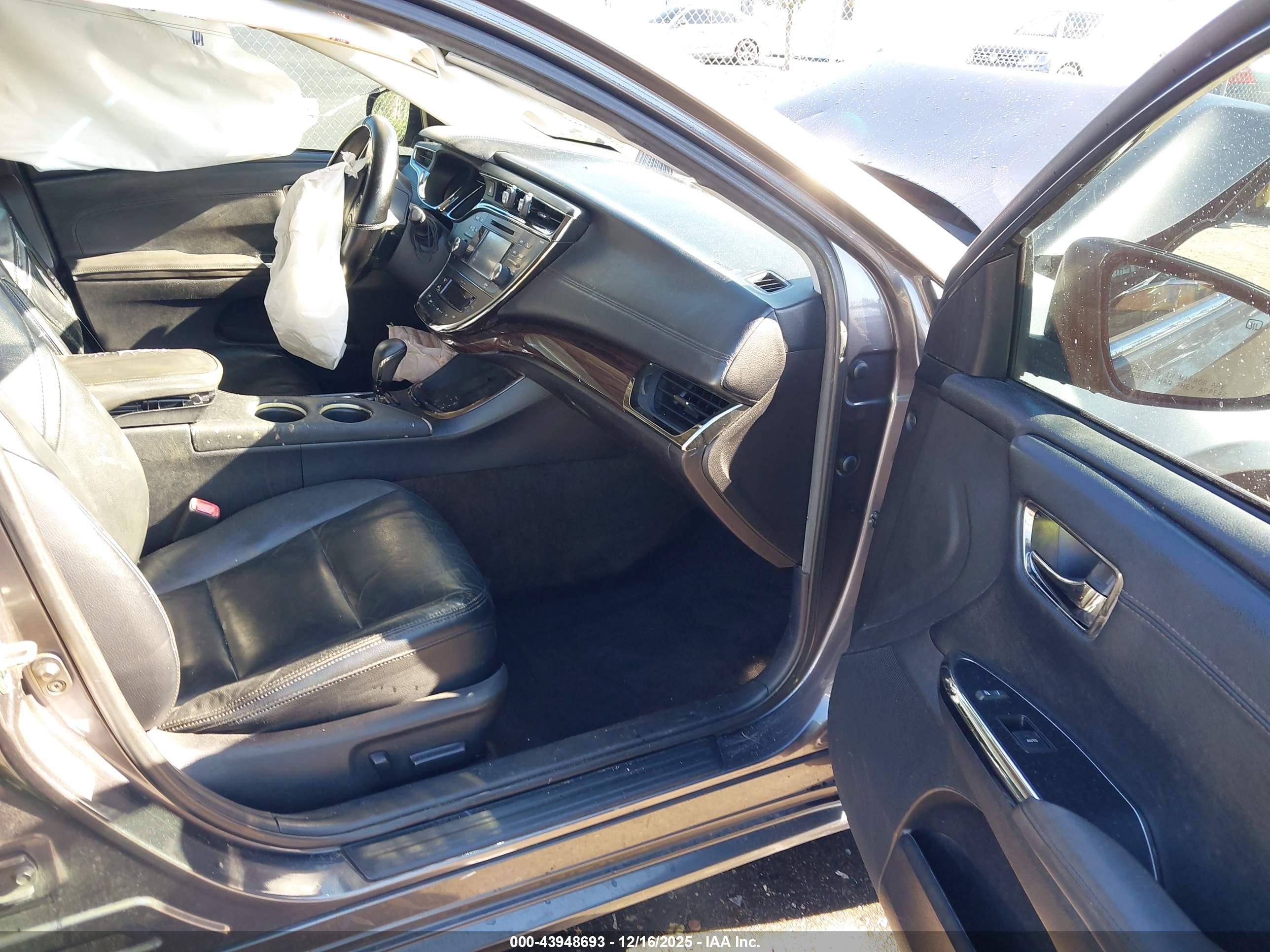 TOYOTA AVALON image 5