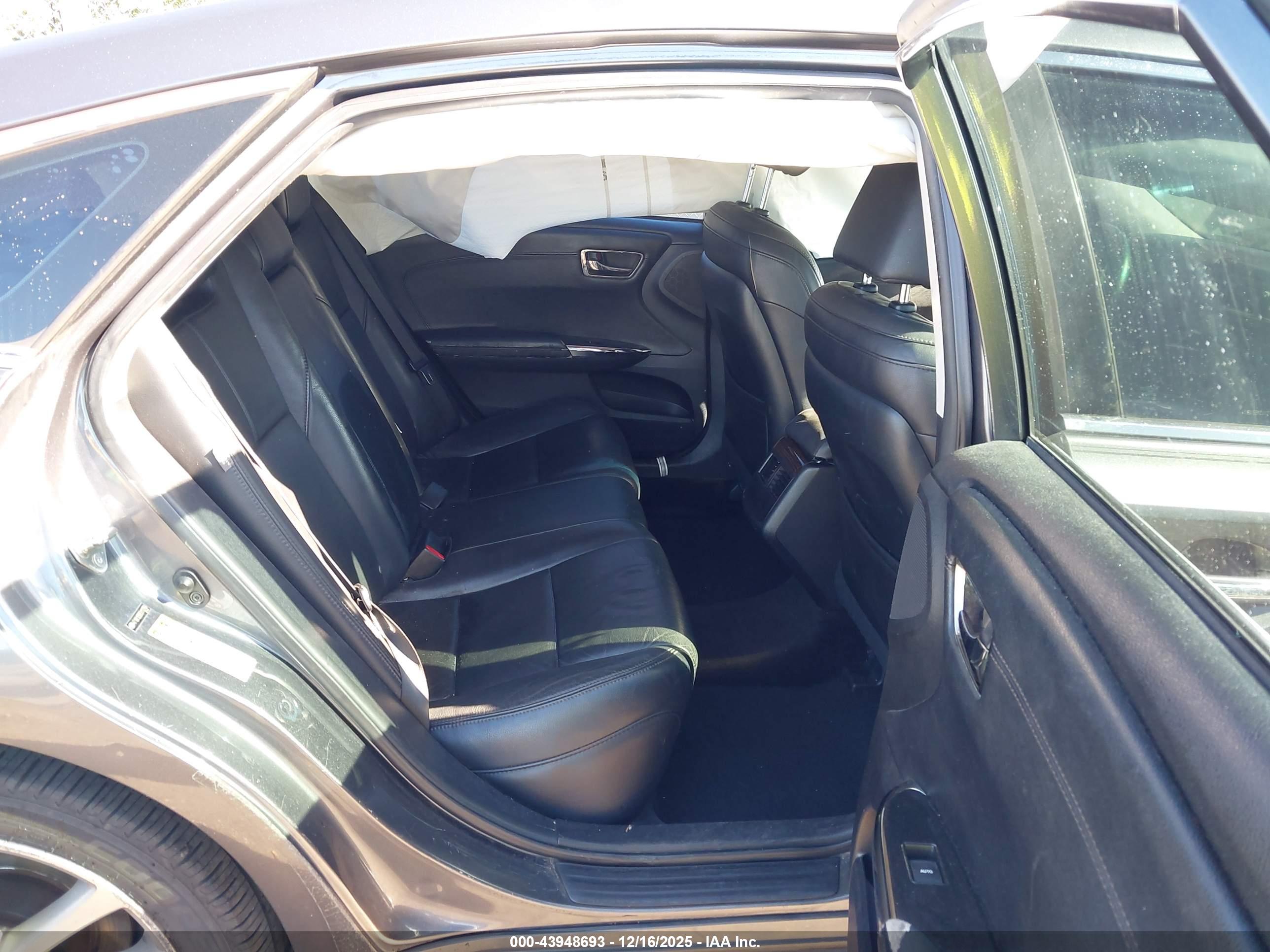 TOYOTA AVALON image 8