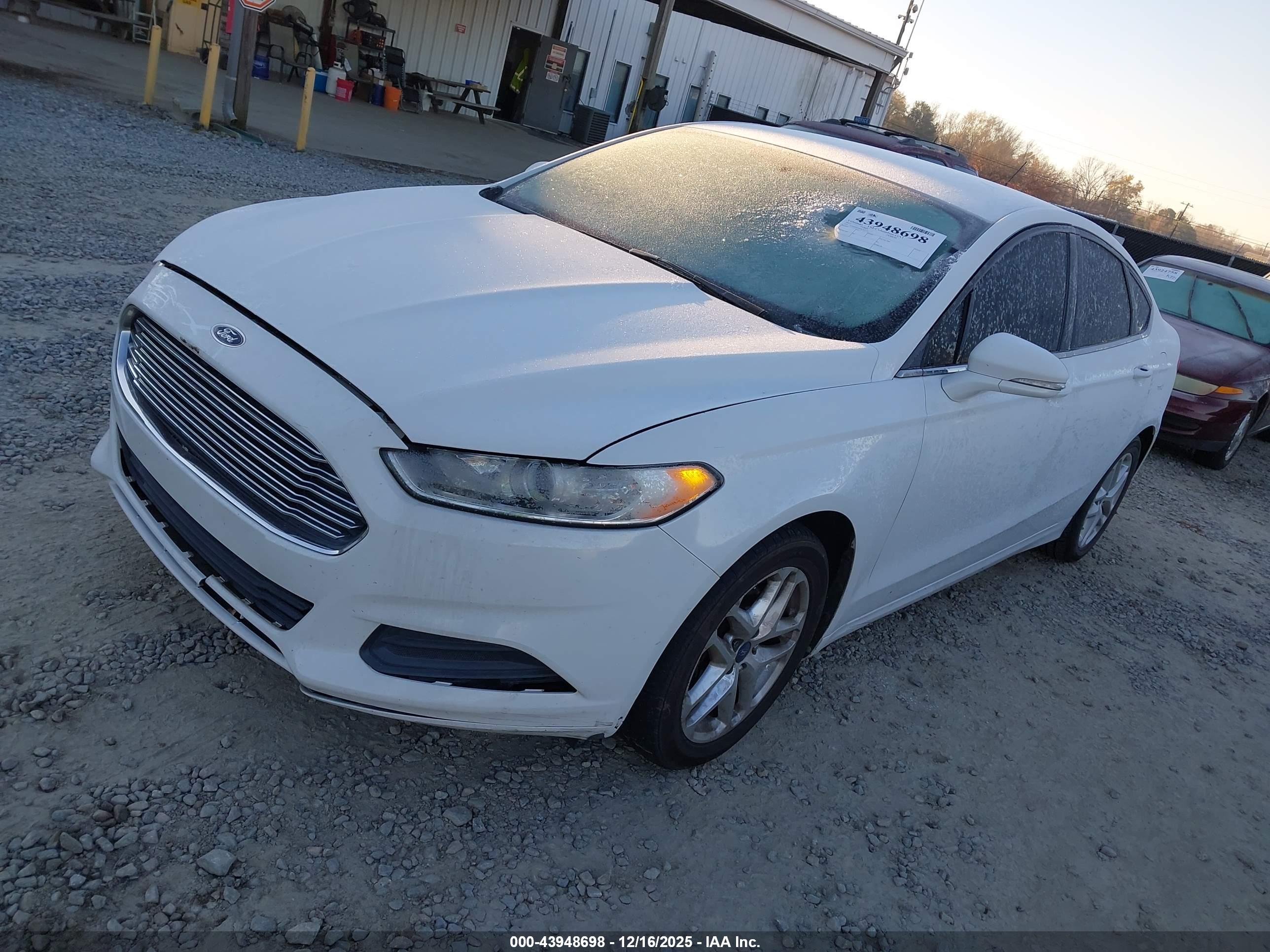 FORD FUSION image 2
