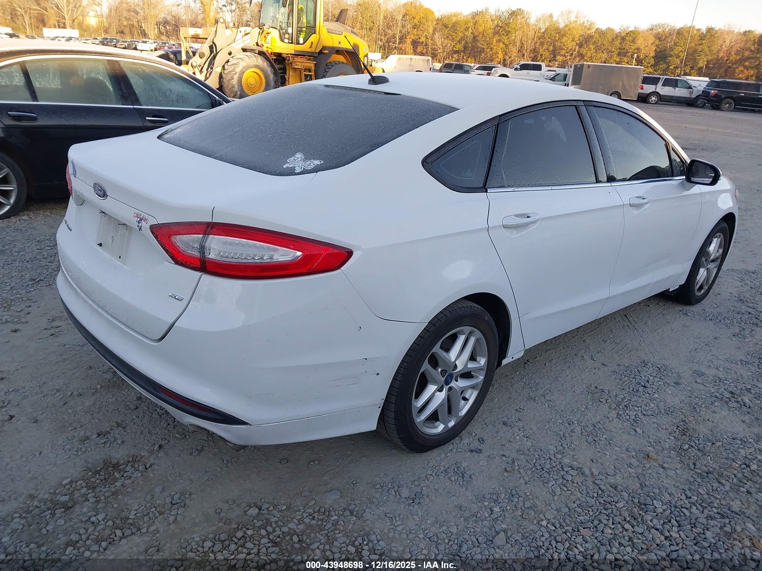 FORD FUSION image 4