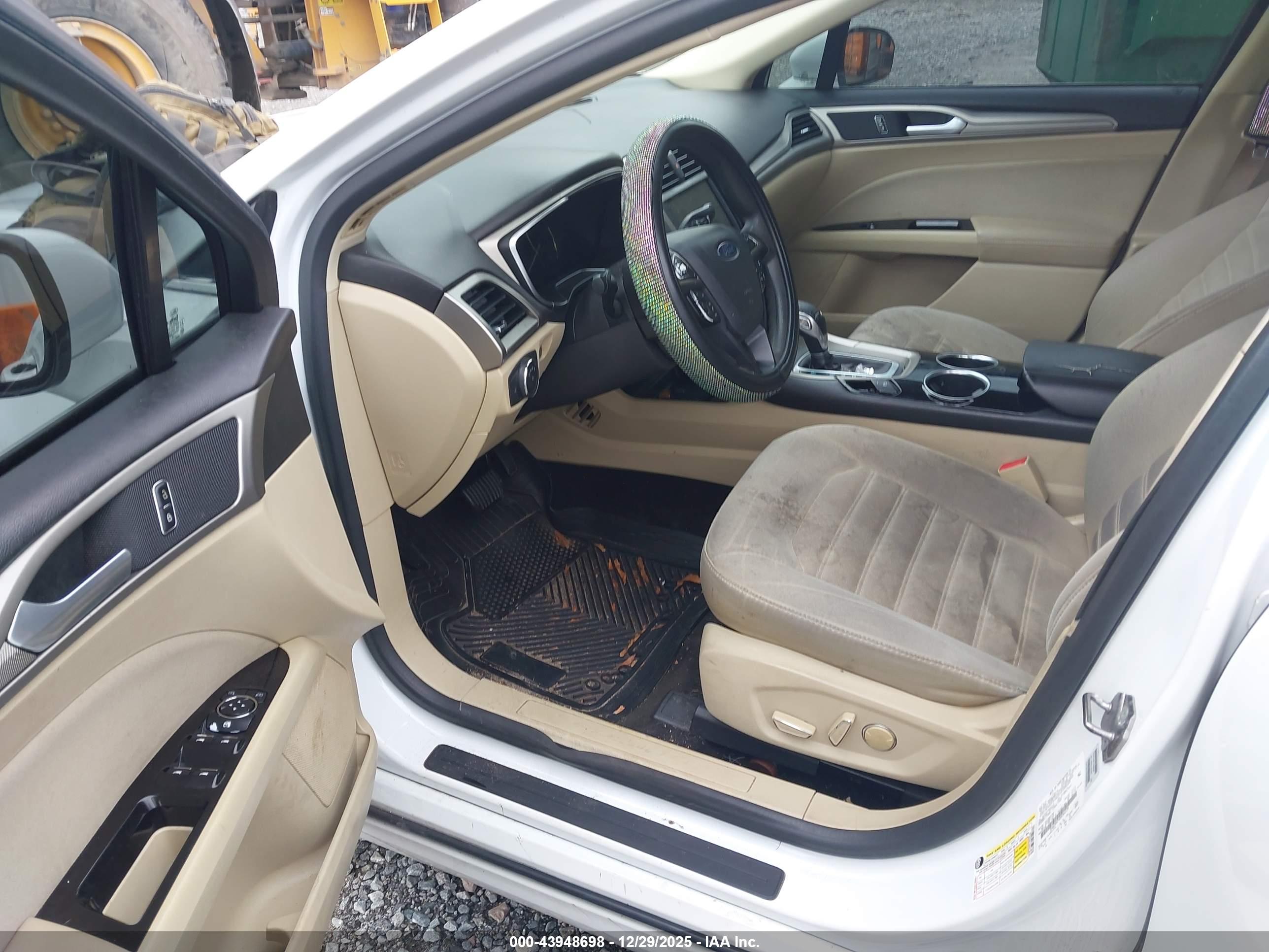 FORD FUSION image 5