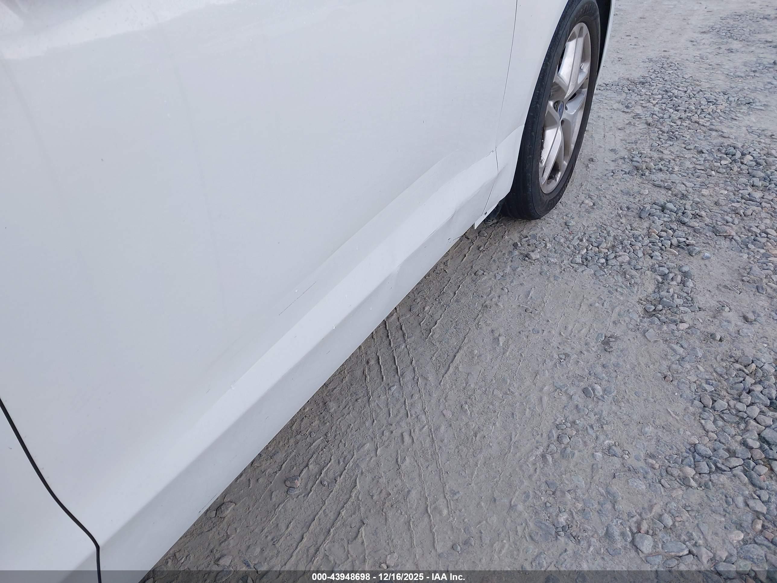 FORD FUSION image 6