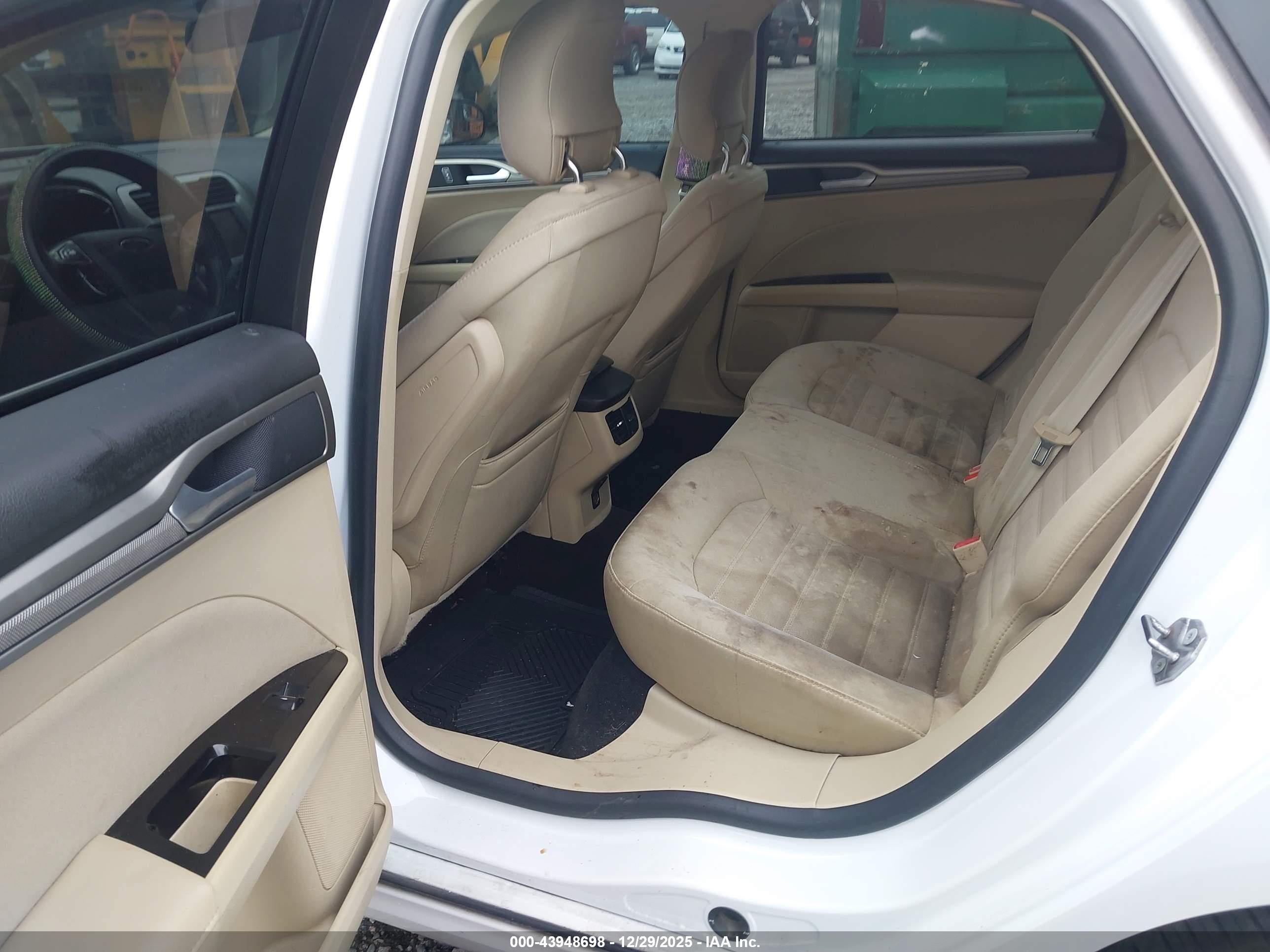 FORD FUSION image 8