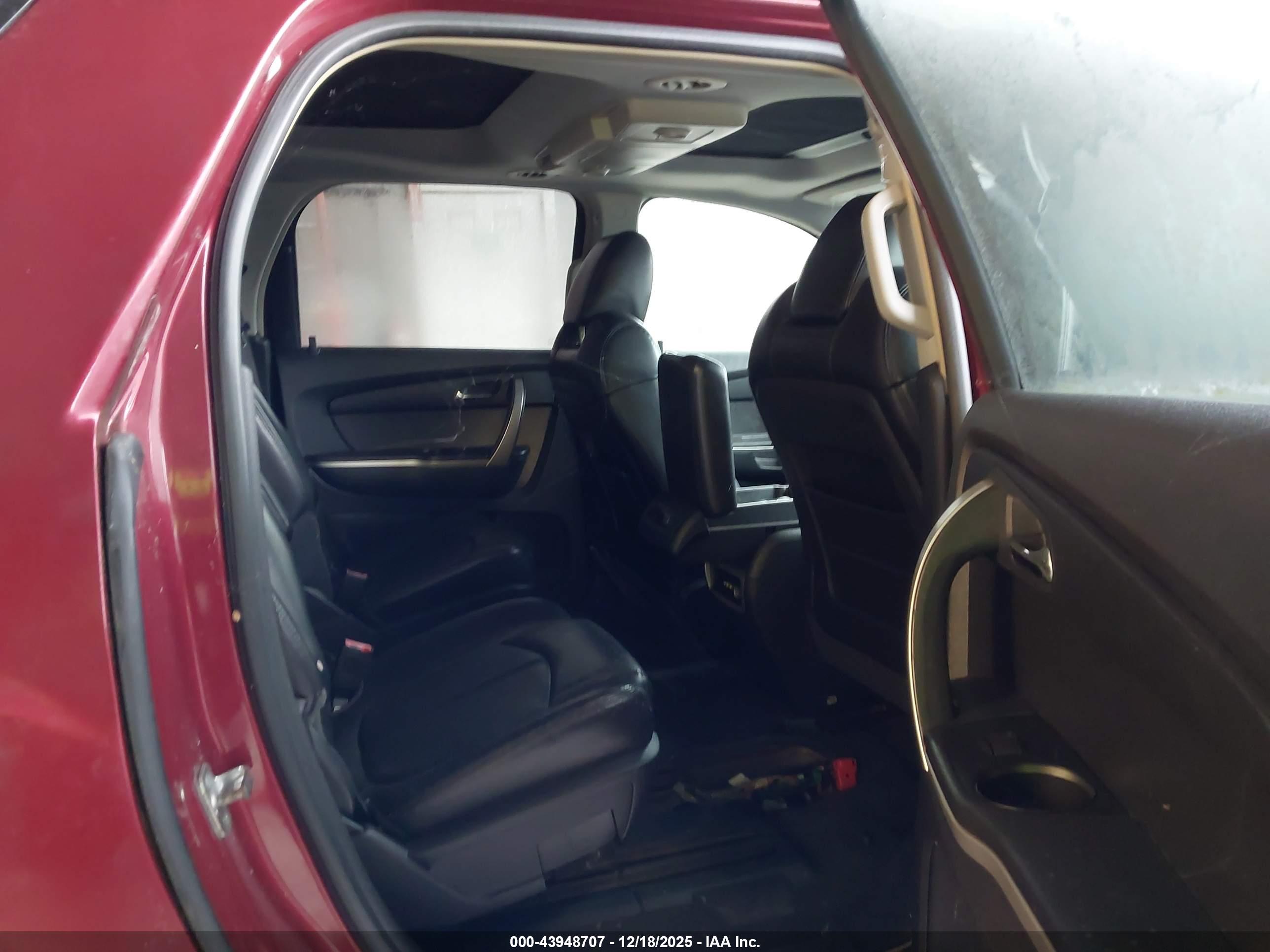 GMC ACADIA image 8