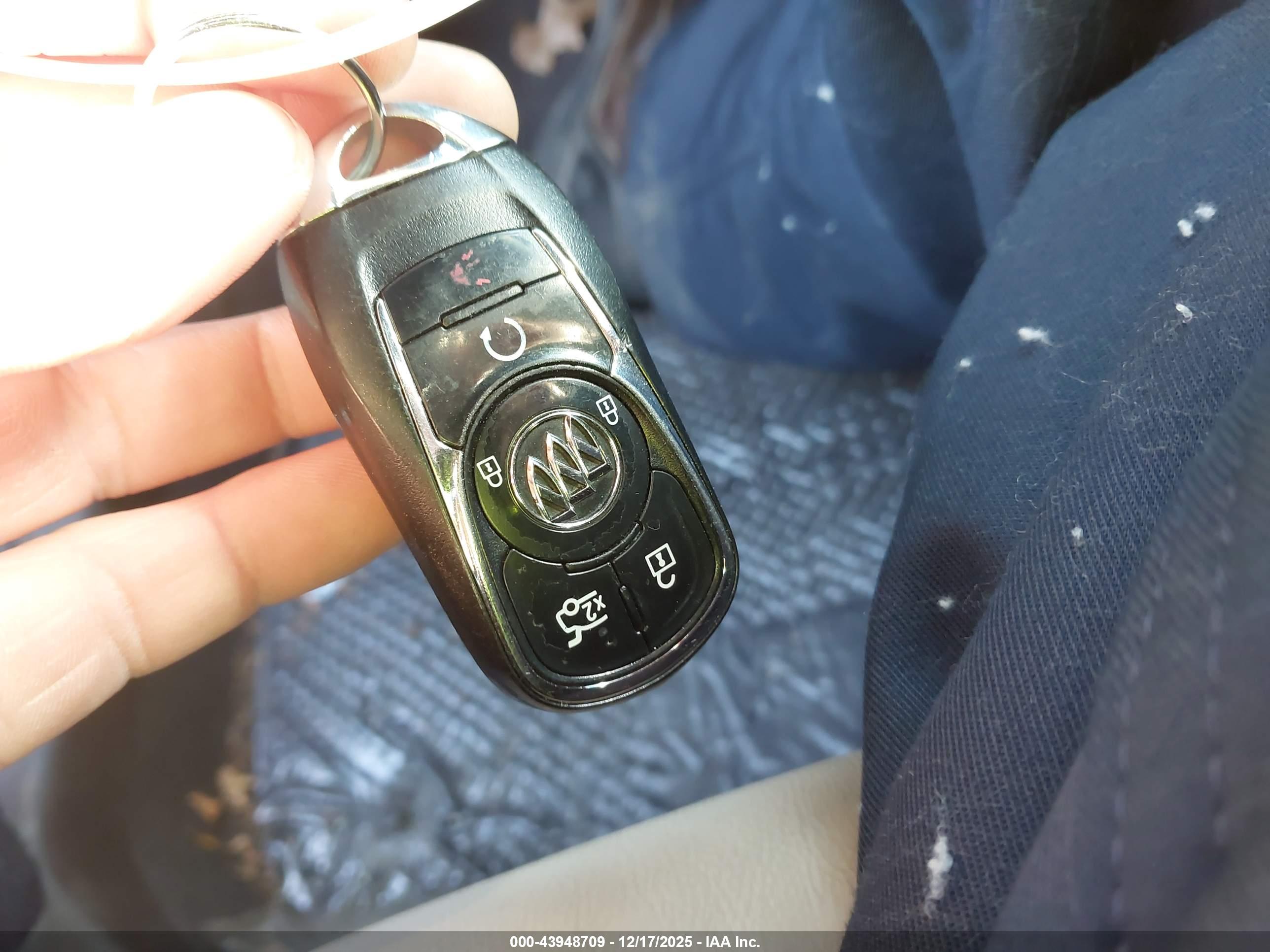 BUICK LACROSSE image 11