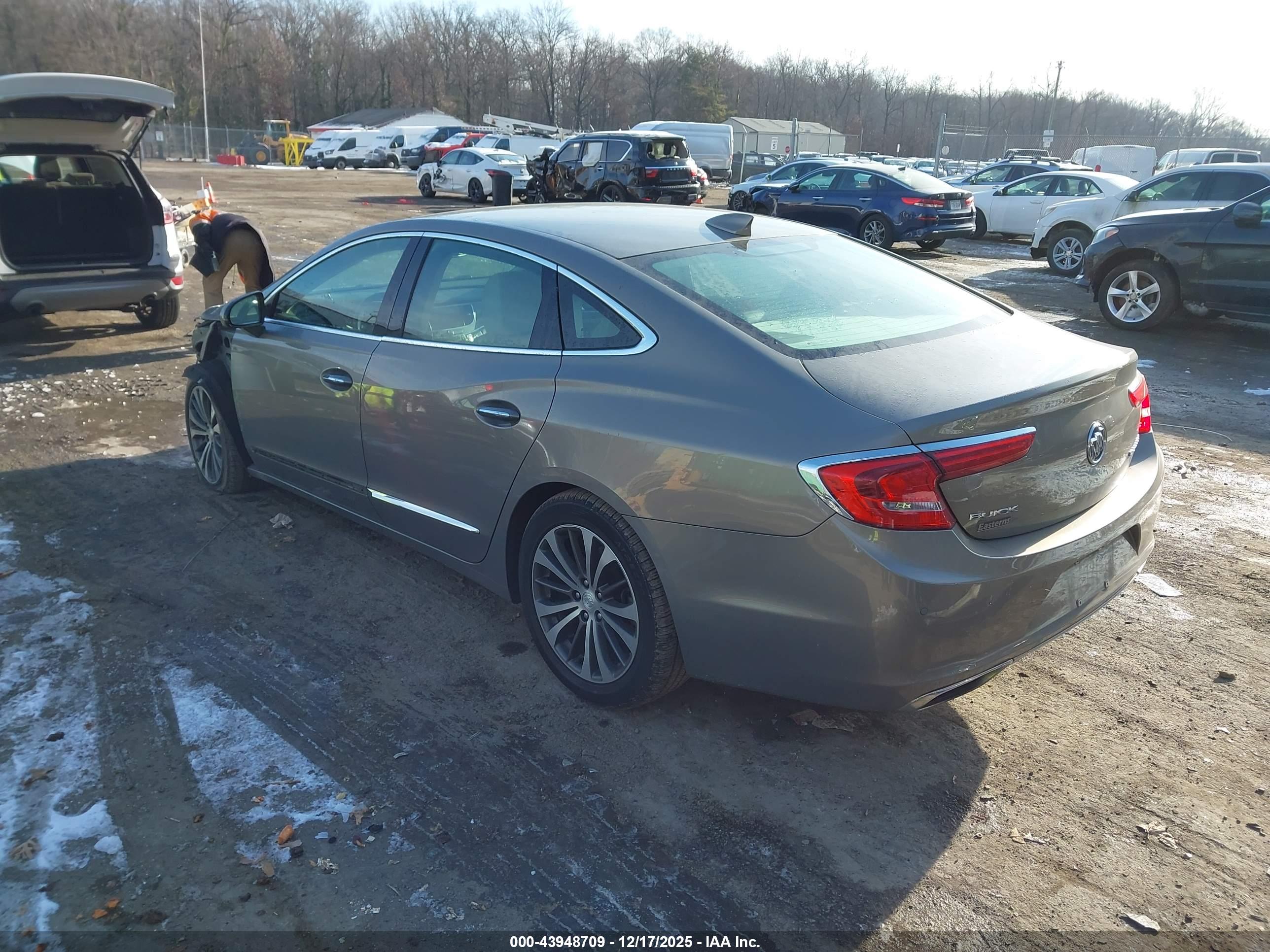 BUICK LACROSSE image 3