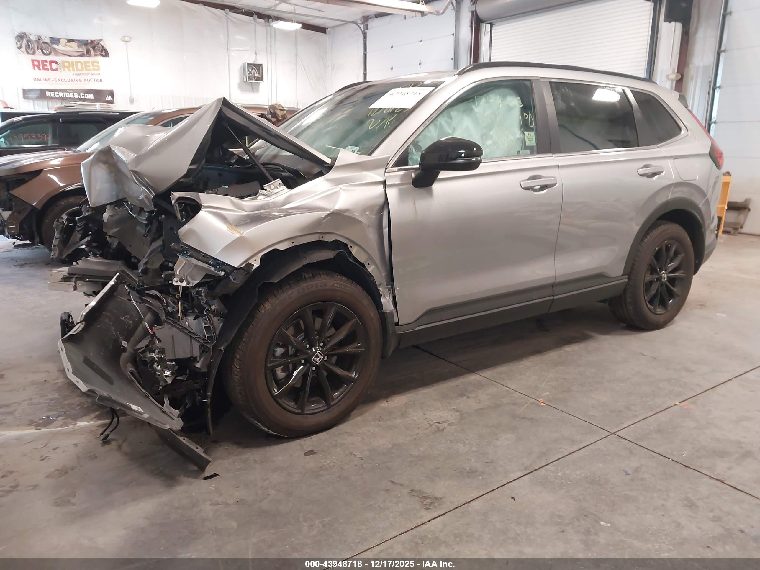 HONDA CR-V image 2