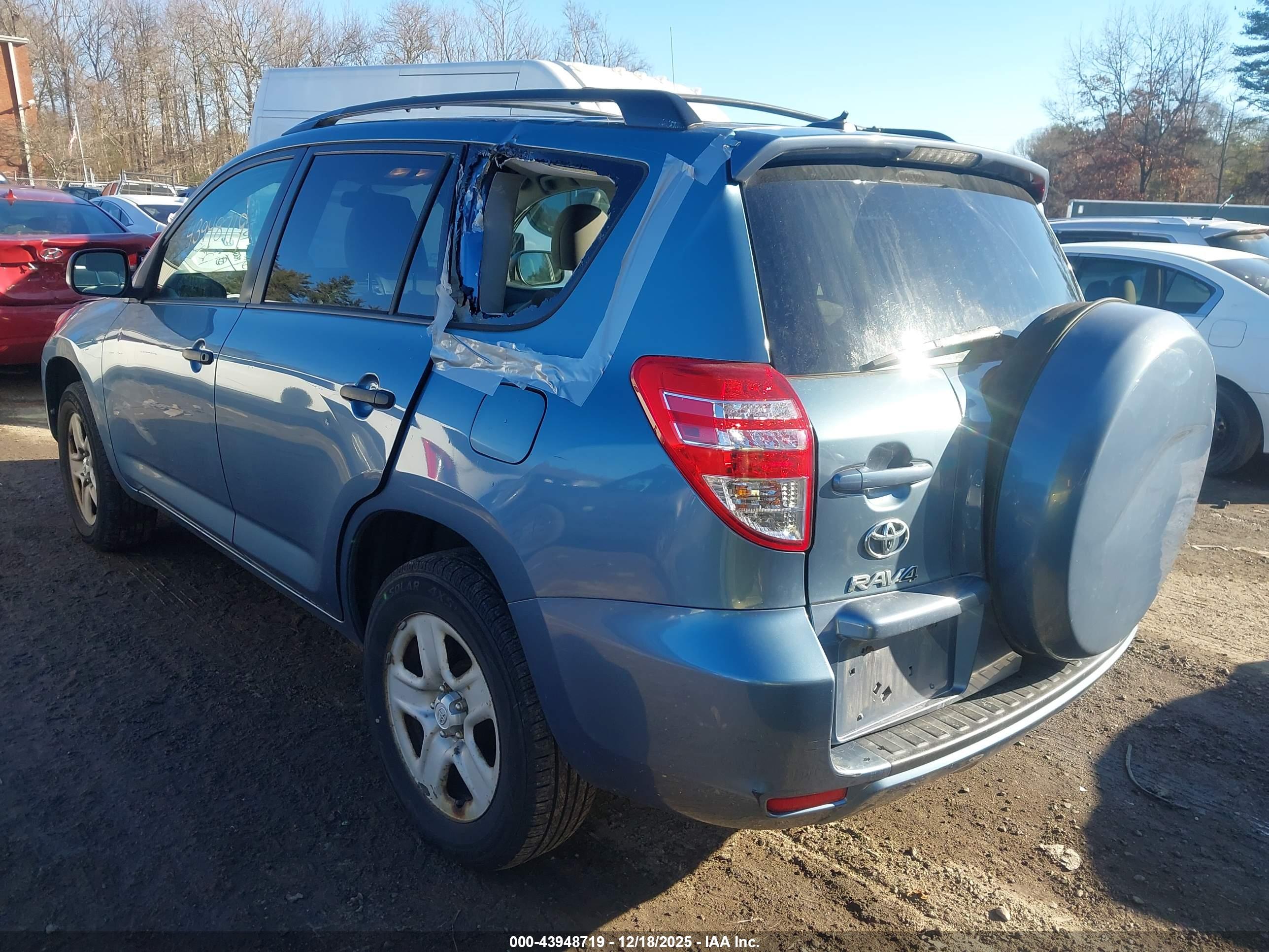 TOYOTA RAV4 image 3