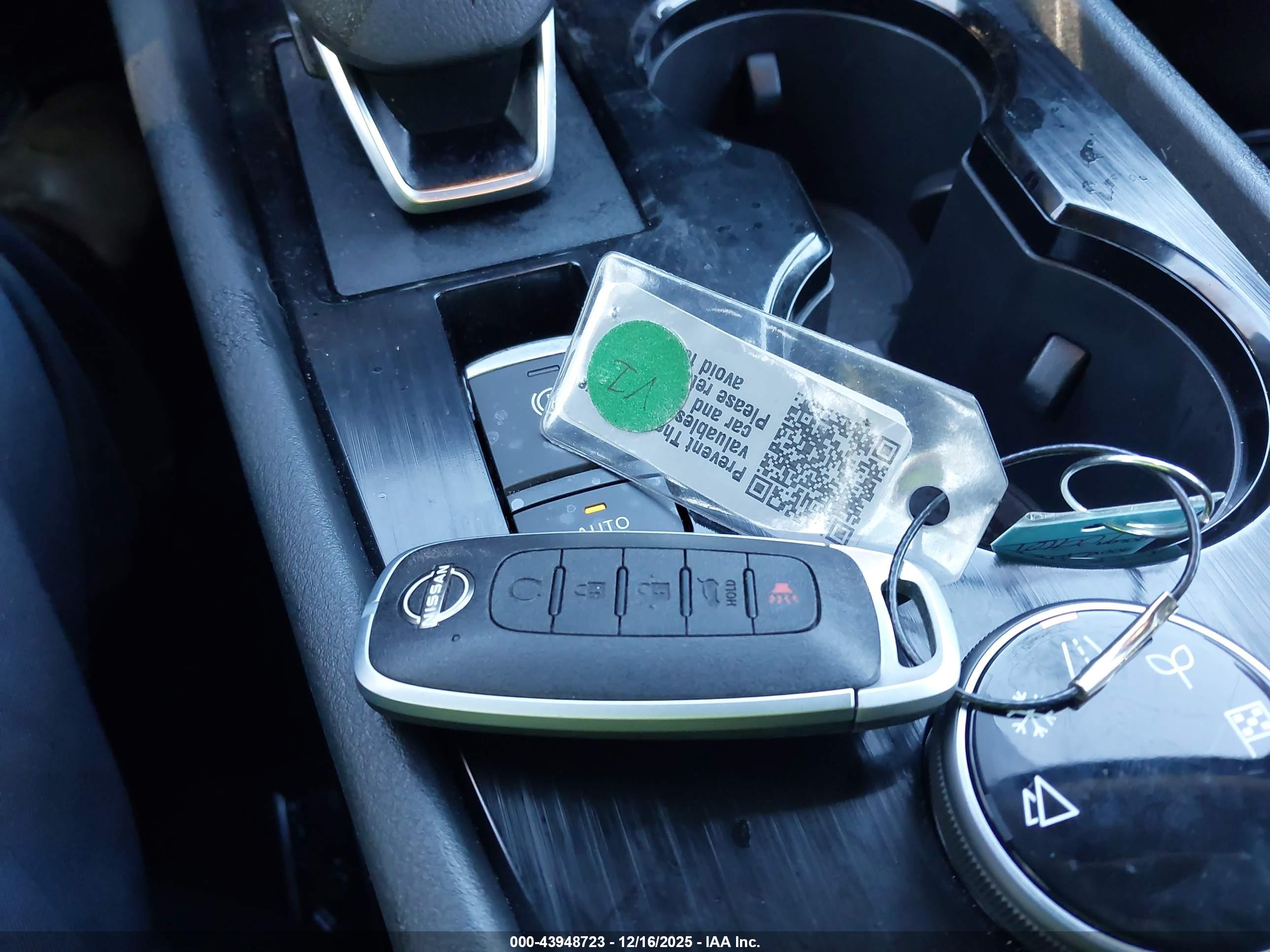 NISSAN ROGUE image 11