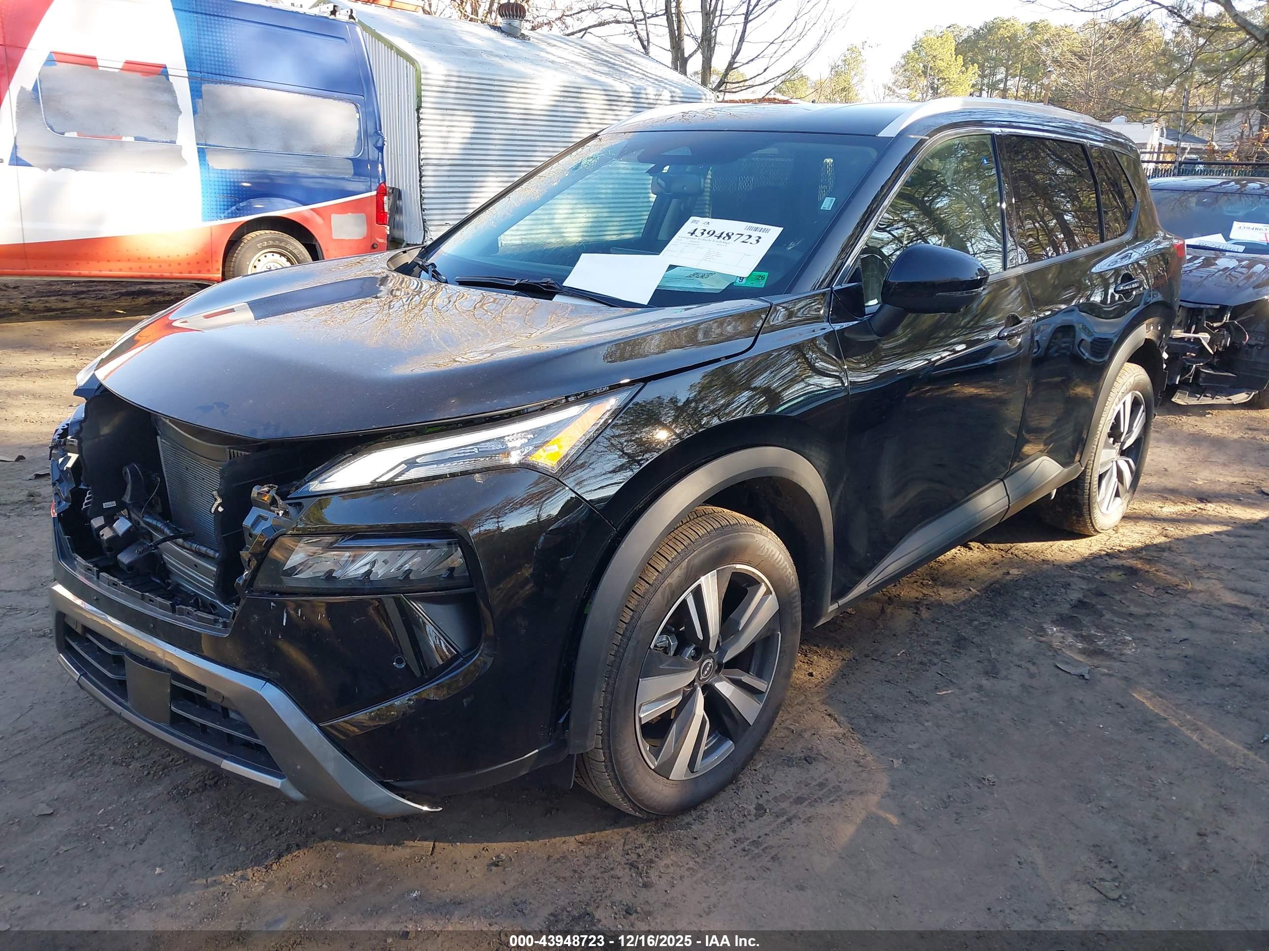 NISSAN ROGUE image 2