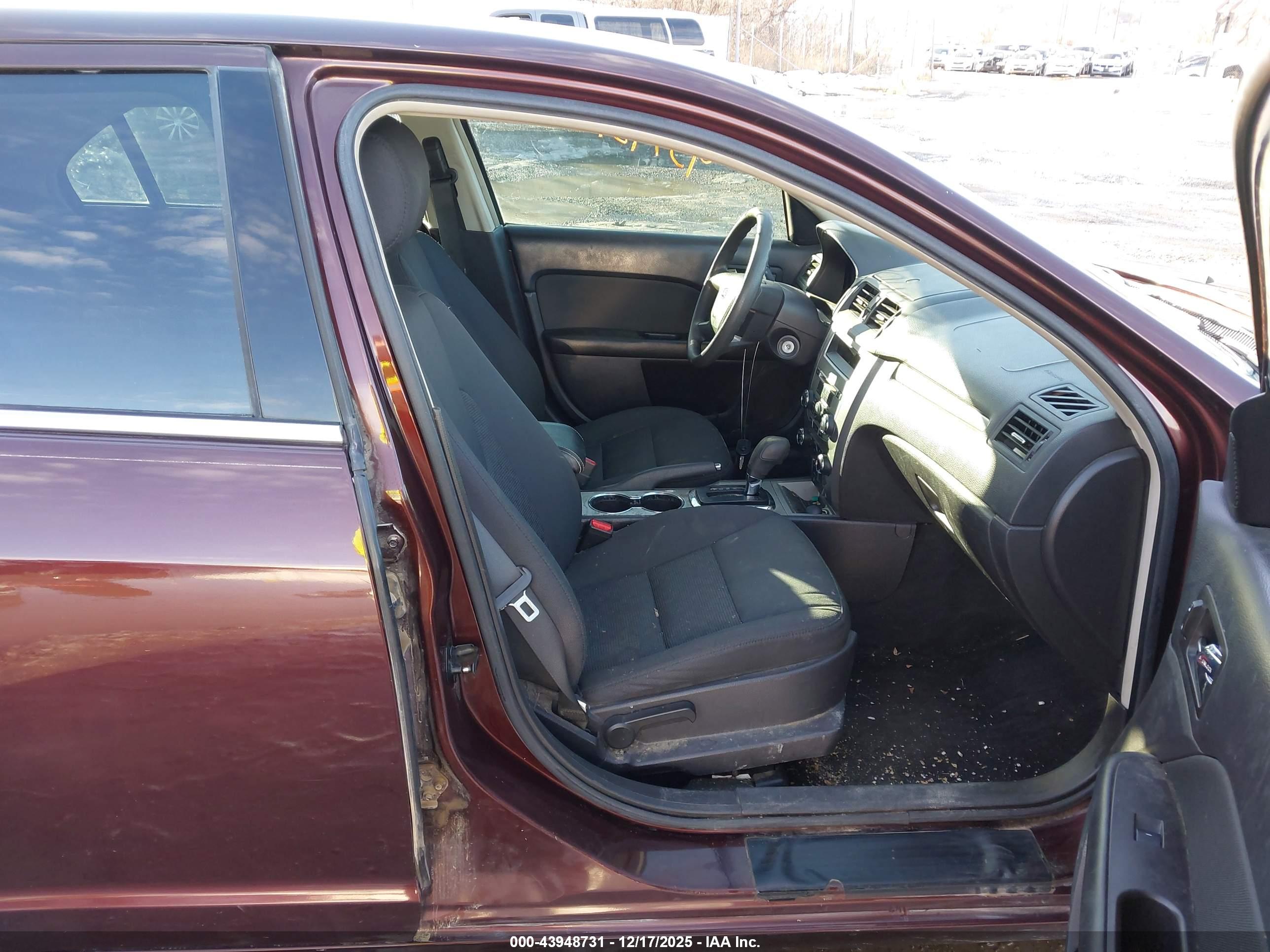 FORD FUSION image 5