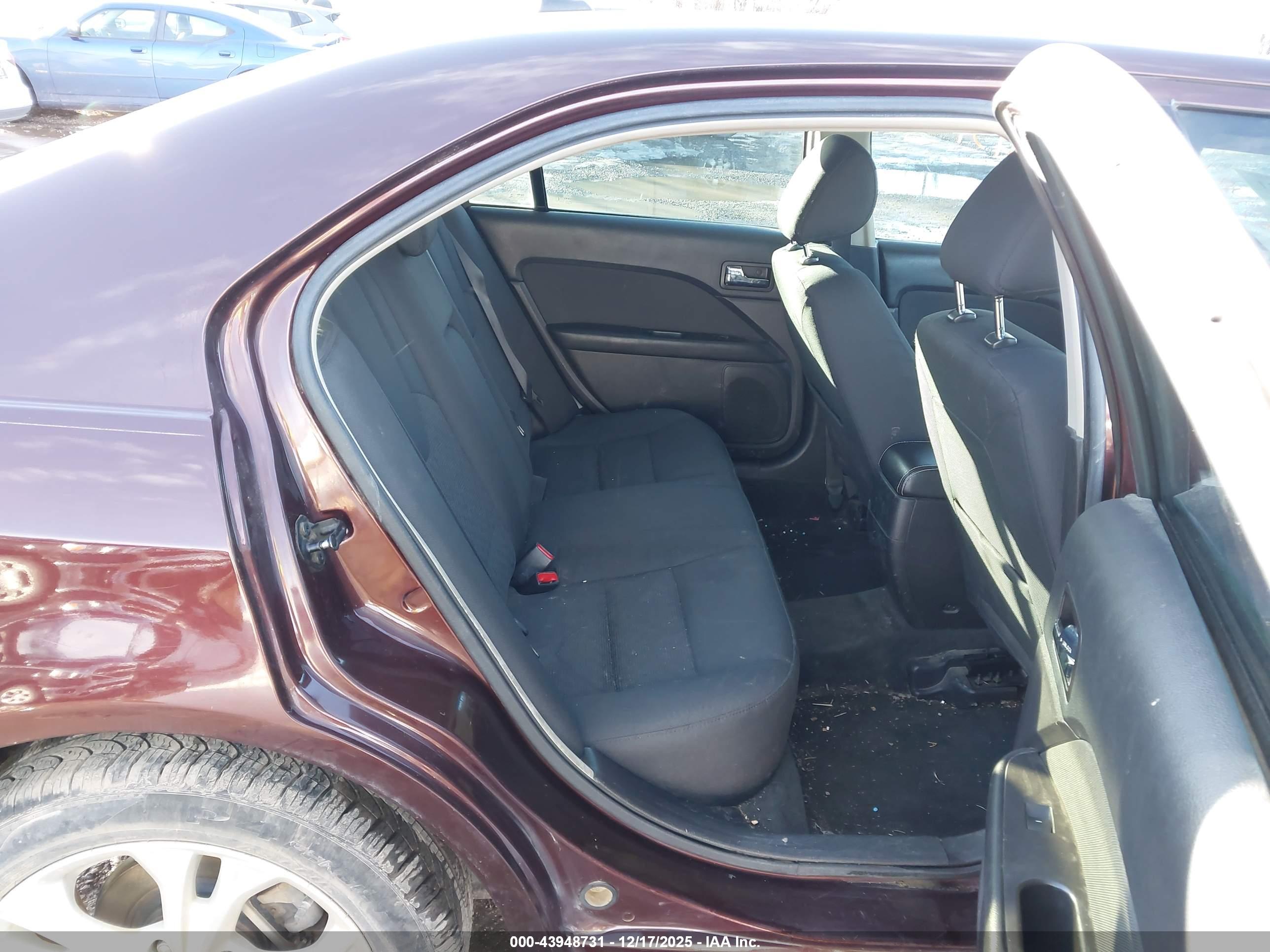 FORD FUSION image 8