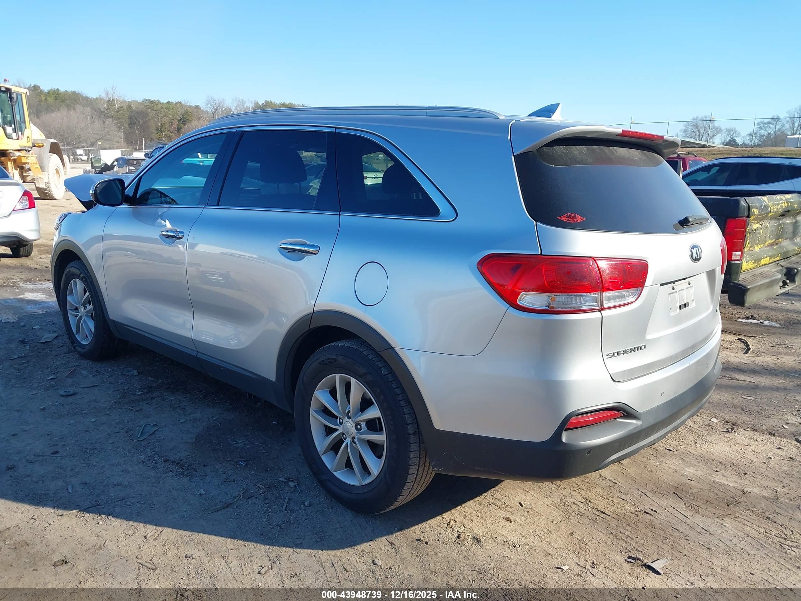 KIA SORENTO image 3