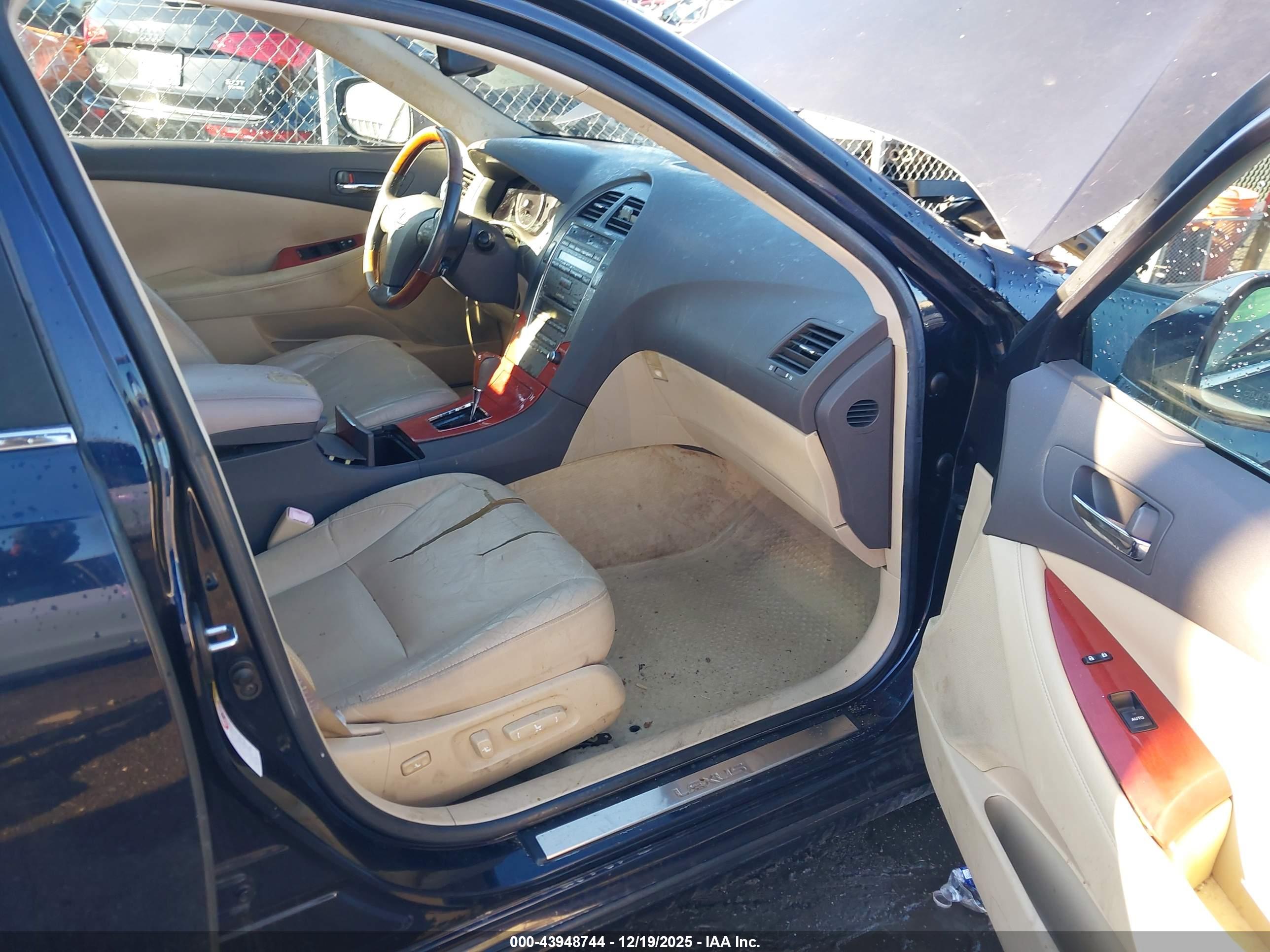 LEXUS ES image 5