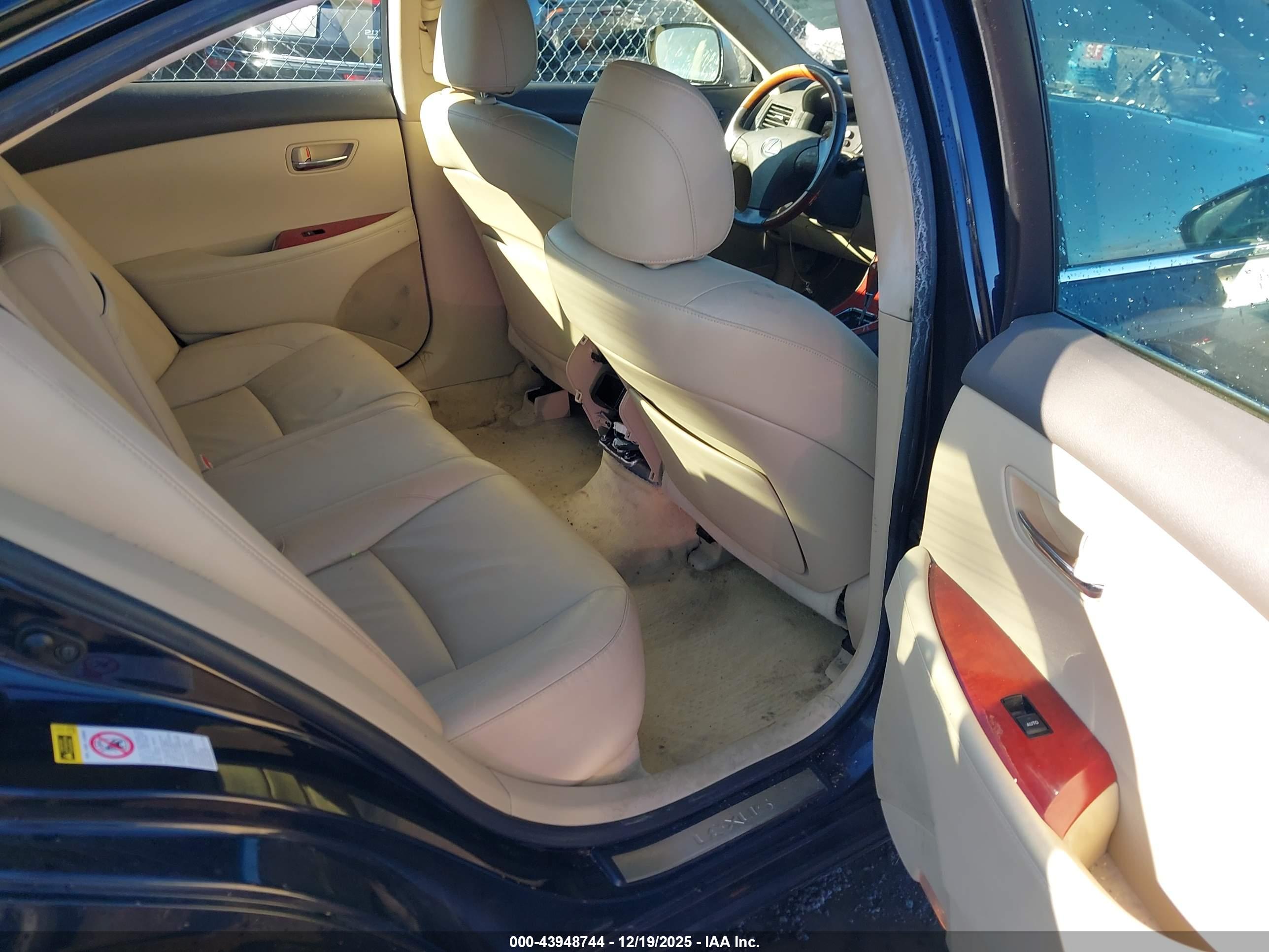 LEXUS ES image 8