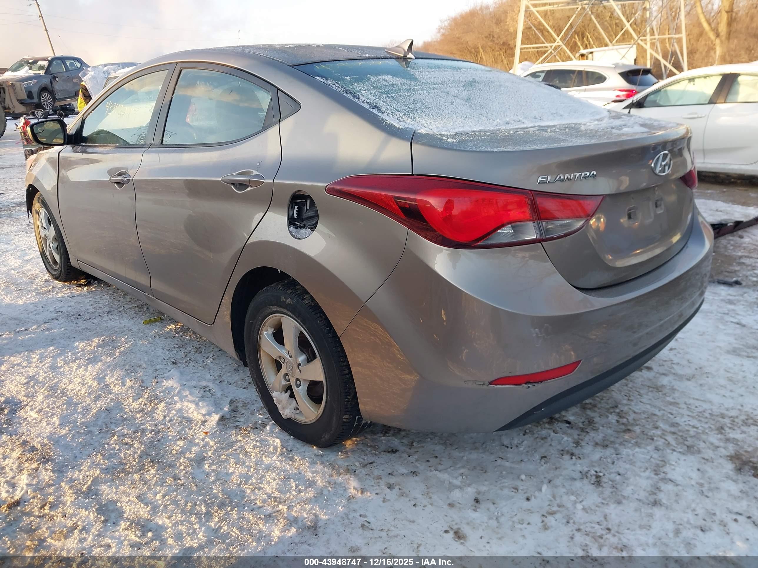 HYUNDAI ELANTRA image 3