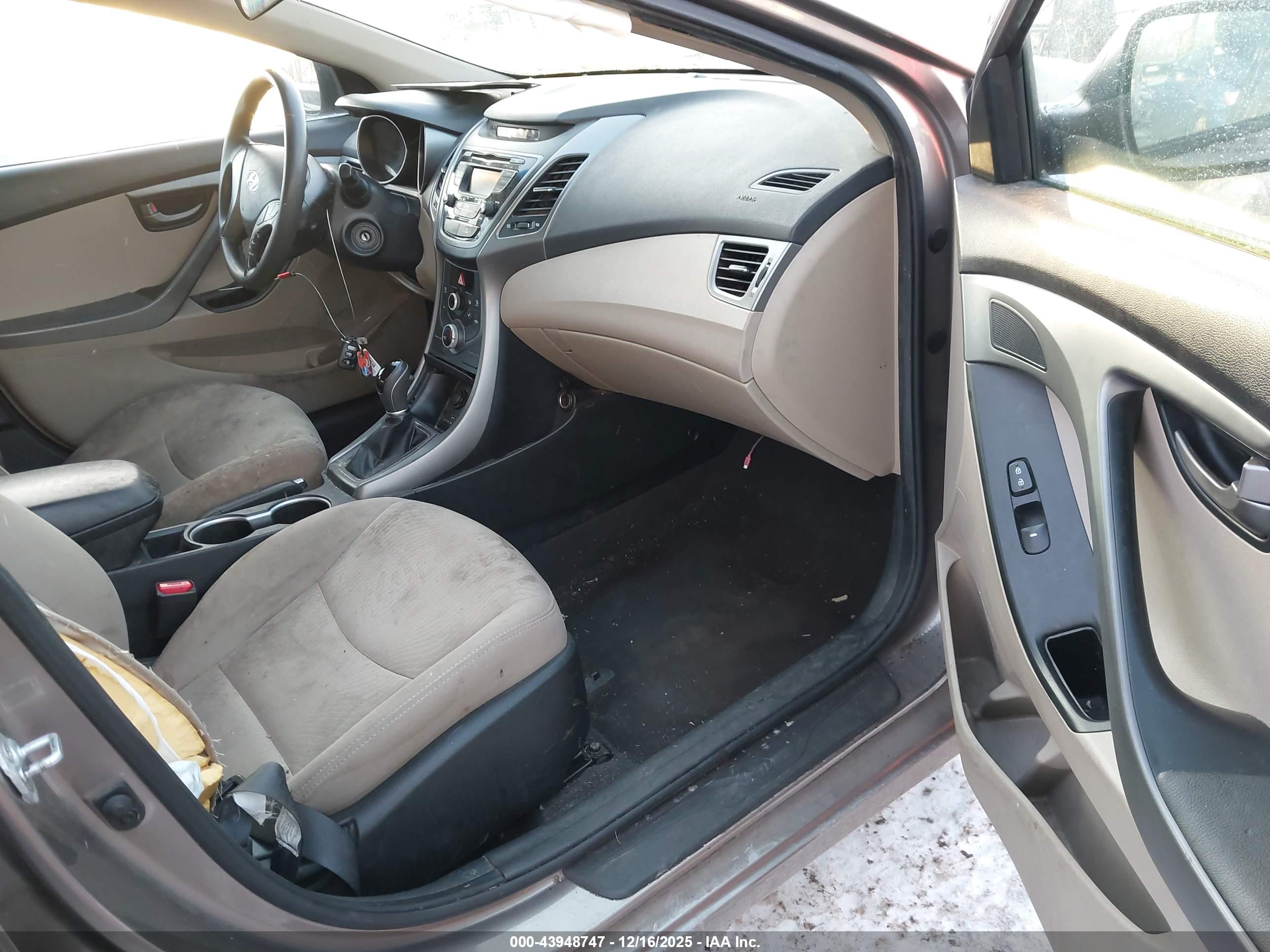 HYUNDAI ELANTRA image 5
