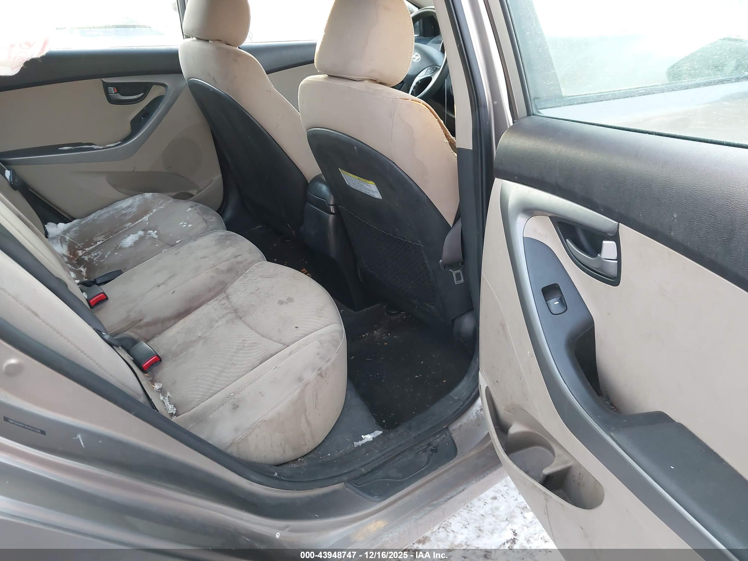 HYUNDAI ELANTRA image 8