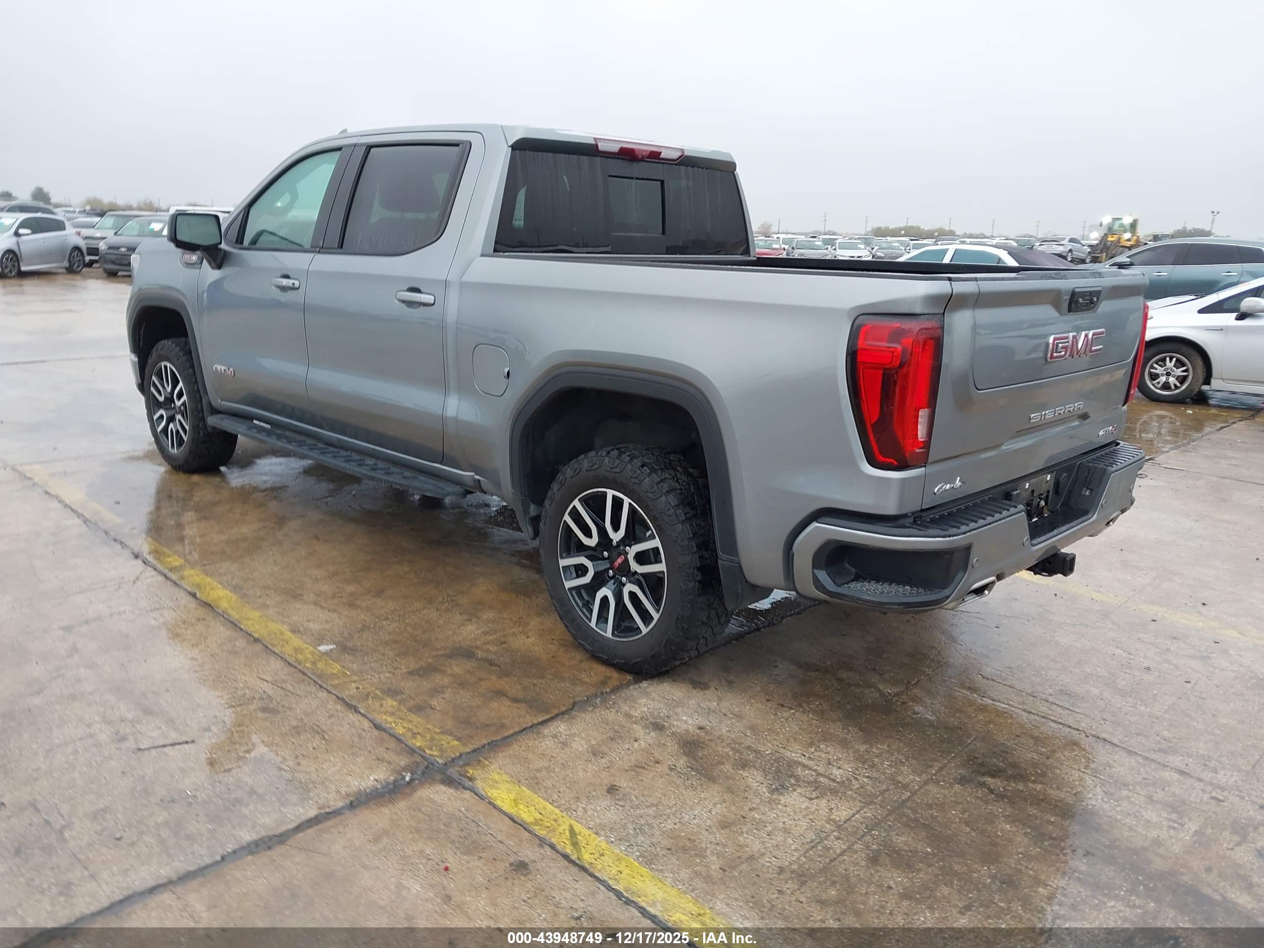 GMC SIERRA image 3