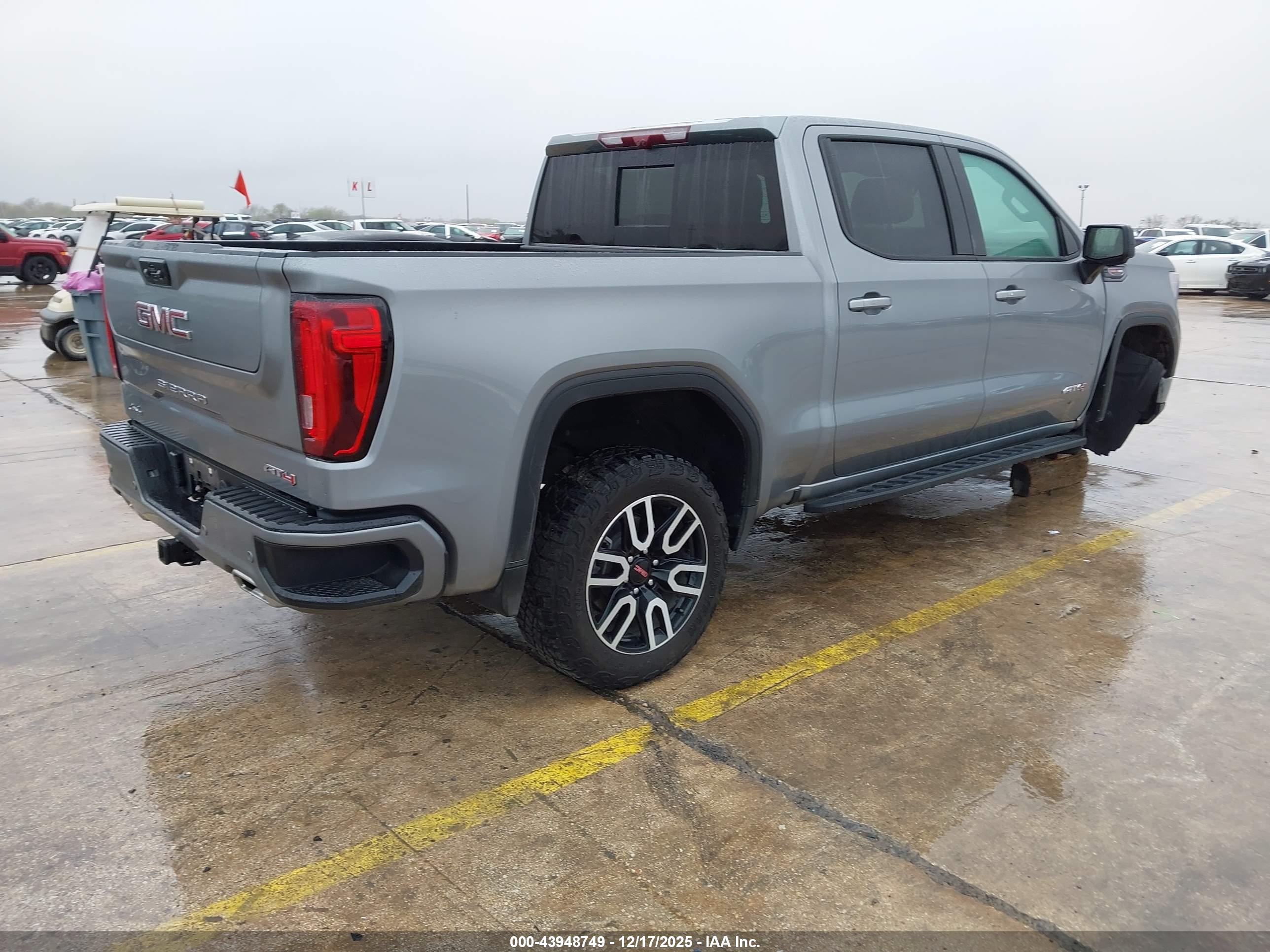 GMC SIERRA image 4
